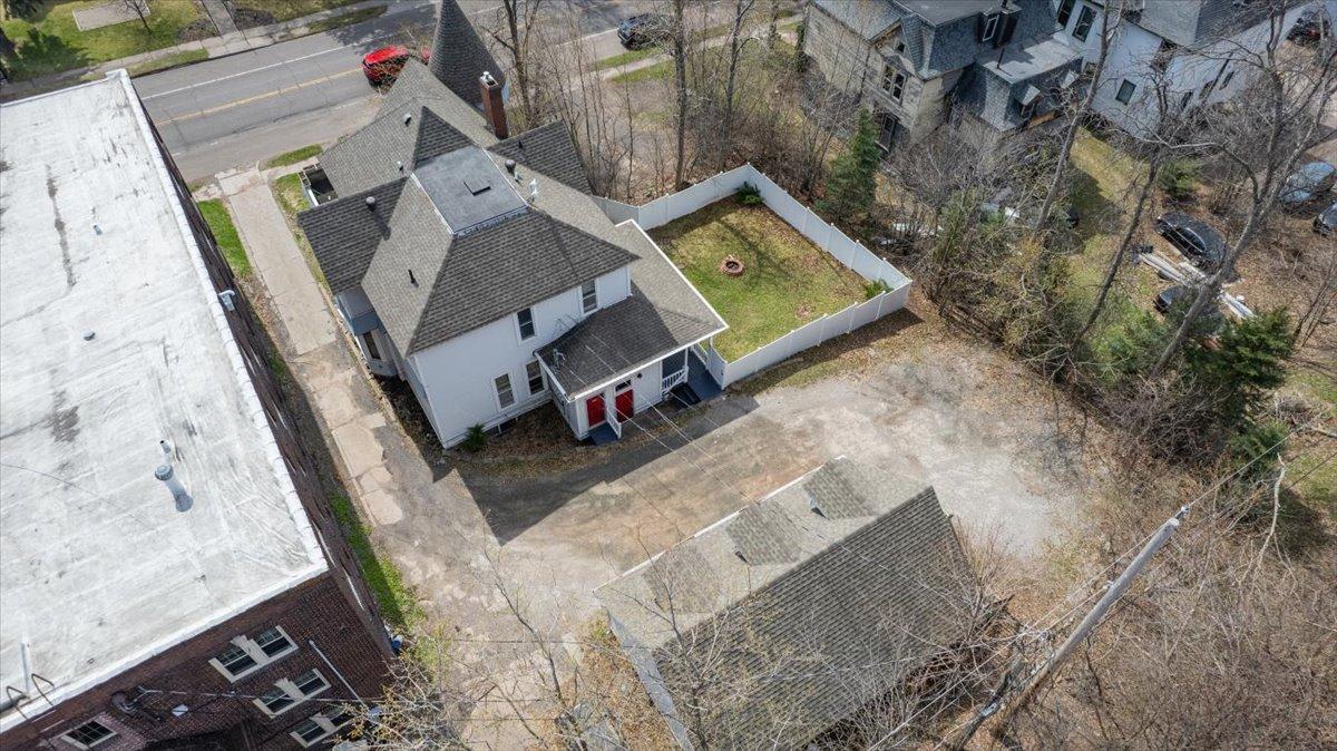 1727 E Superior Street Property Photo 4