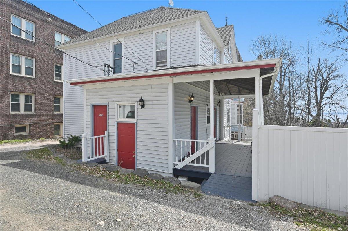 1727 E Superior Street Property Photo 5