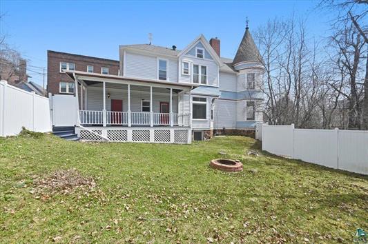 1727 E Superior Street Property Photo 6