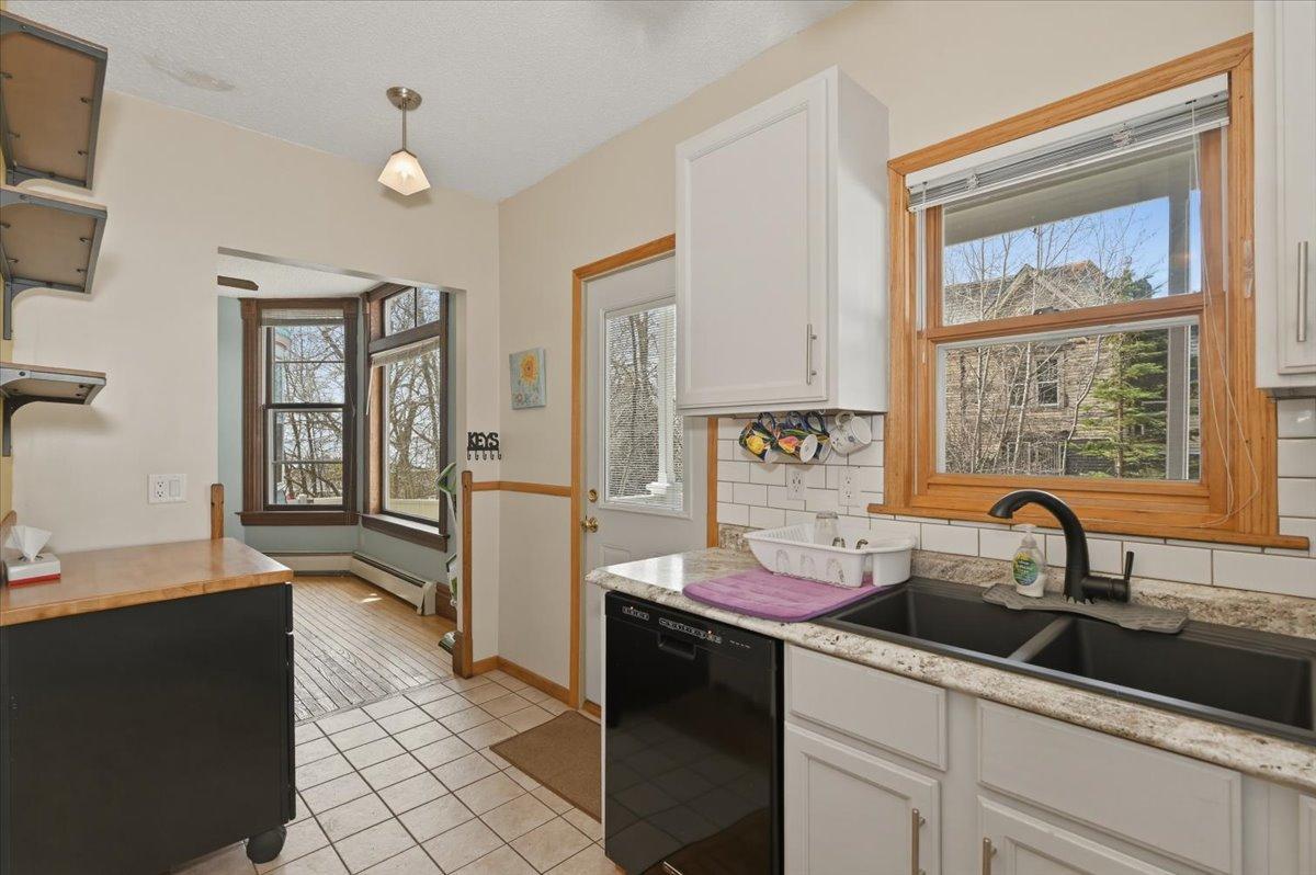 1727 E Superior Street Property Photo 14