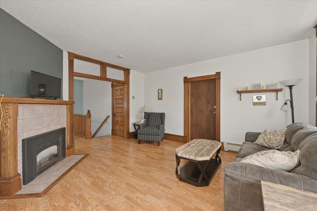 1727 E Superior Street Property Photo 18
