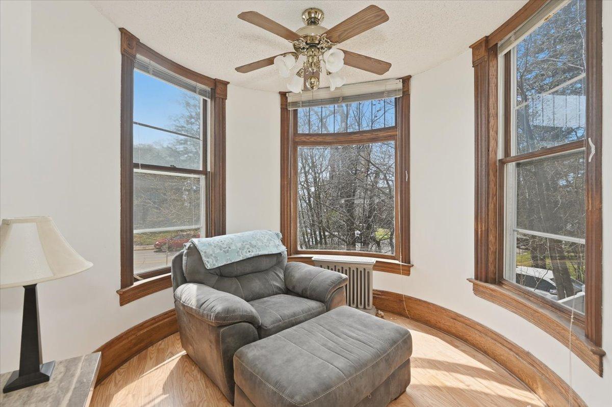 1727 E Superior Street Property Photo 19