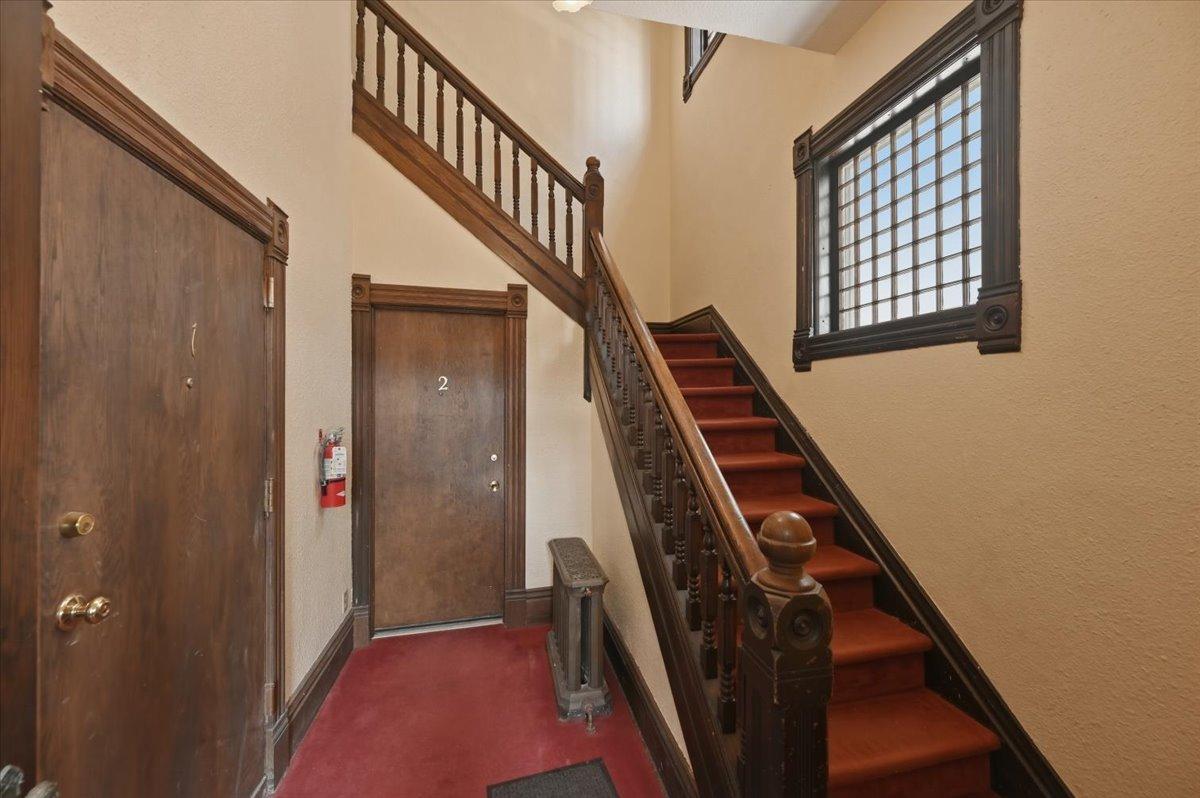 1727 E Superior Street Property Photo 34