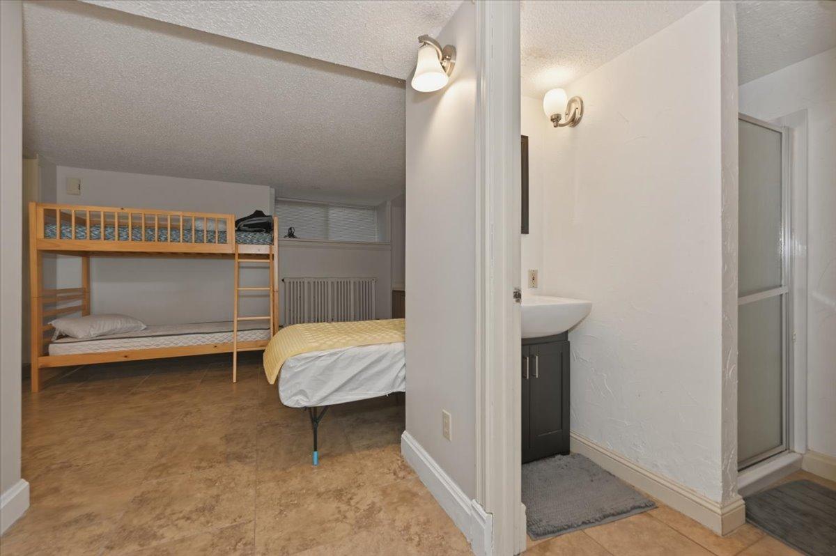 1727 E Superior Street Property Photo 38
