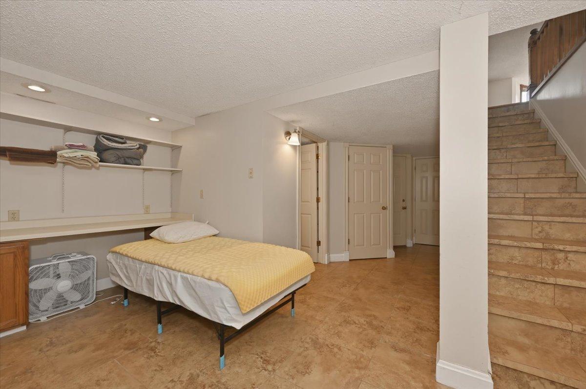 1727 E Superior Street Property Photo 39