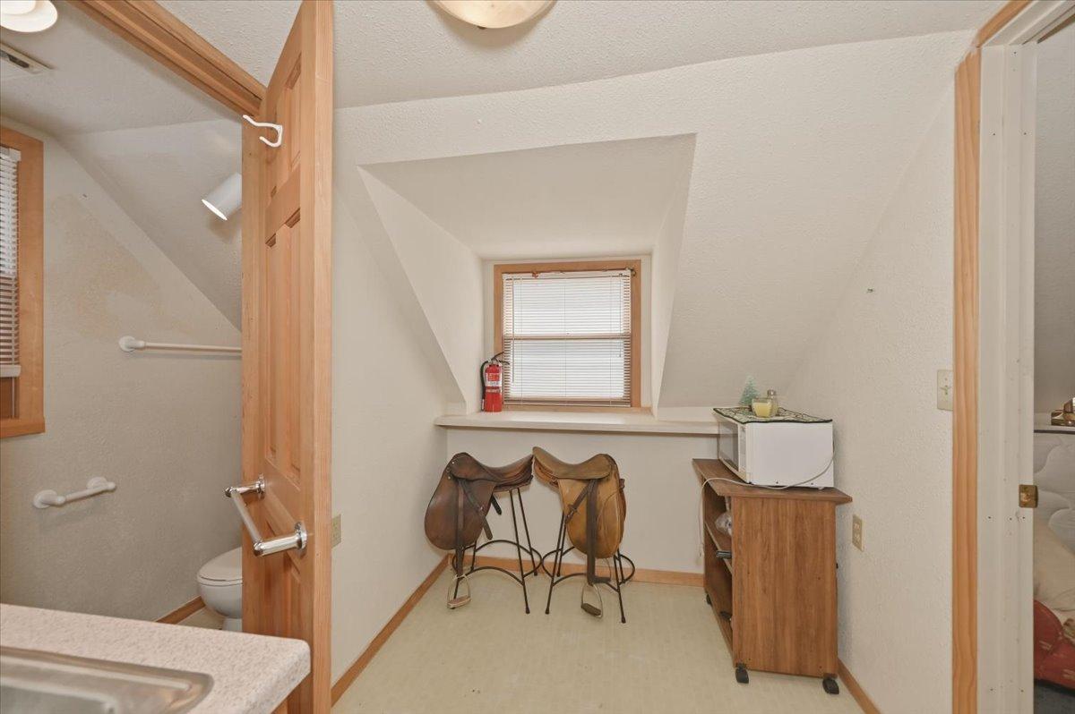 1727 E Superior Street Property Photo 42