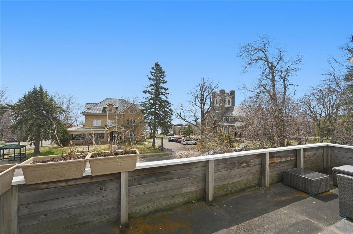 1727 E Superior Street Property Photo 43