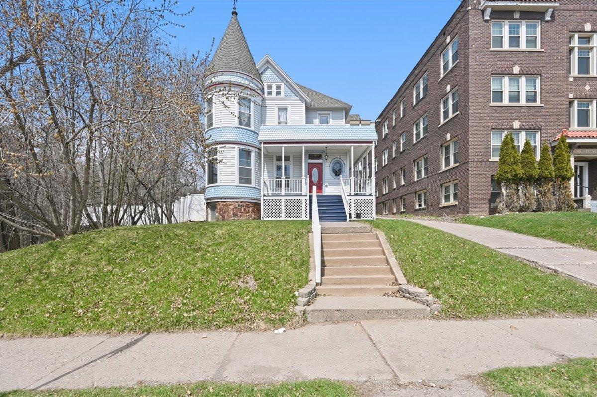 1727 E Superior Street Property Photo 44