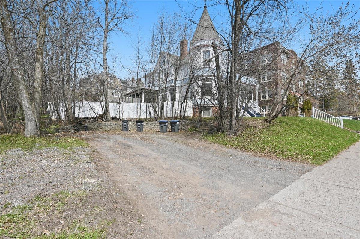 1727 E Superior Street Property Photo 45