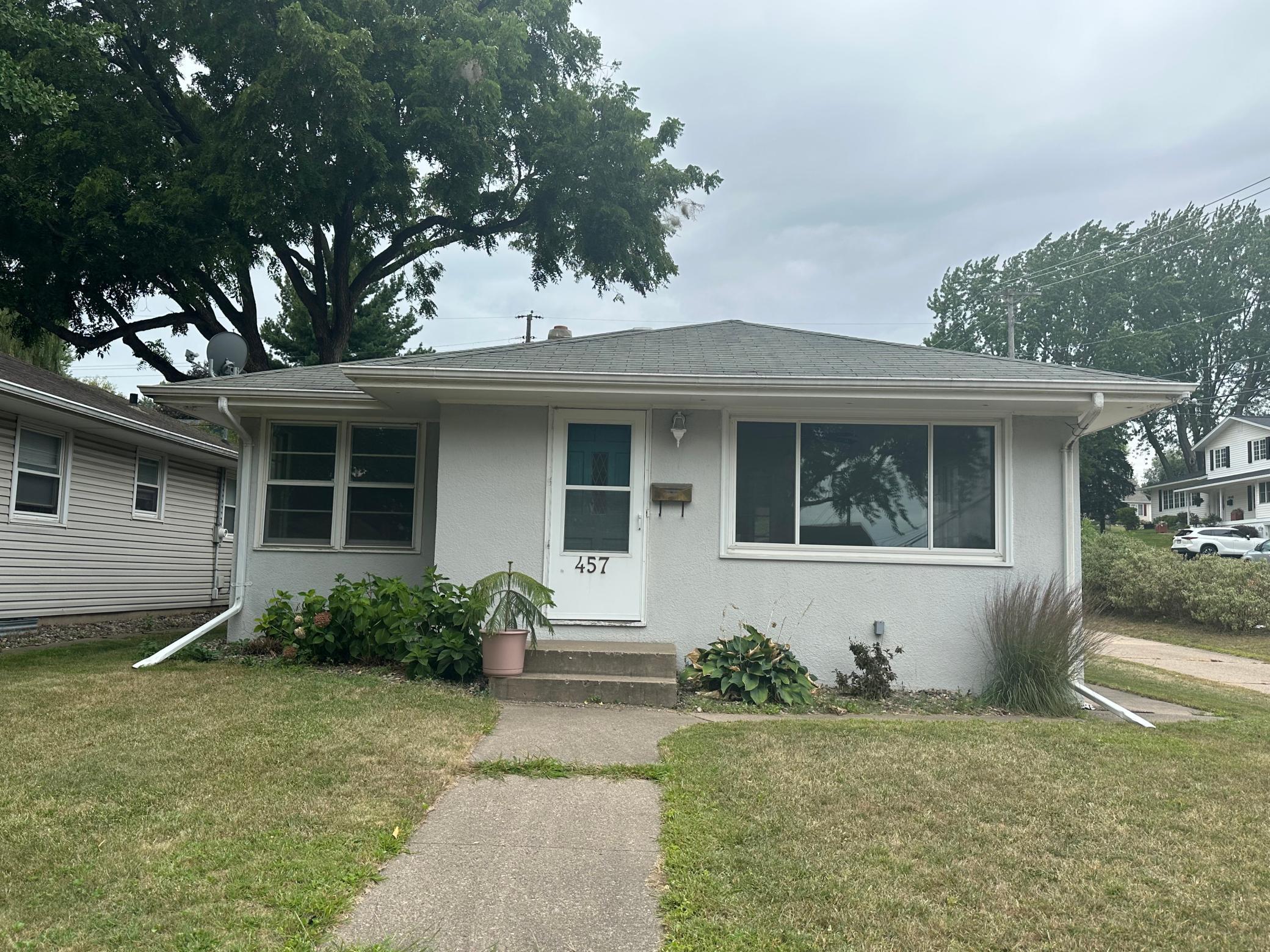 457 18th Avenue N Property Photo 1
