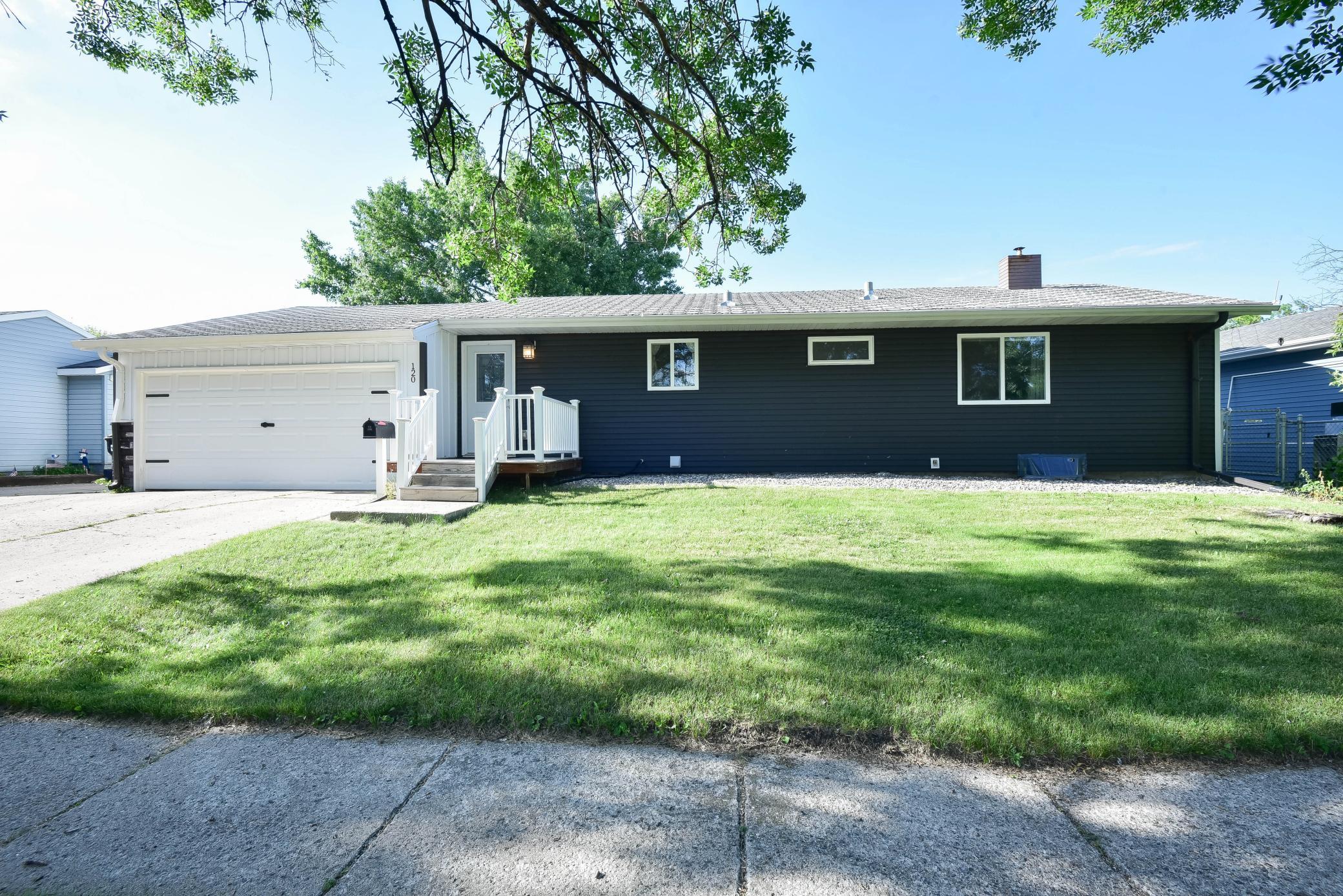 120 8th Avenue E Property Photo 1
