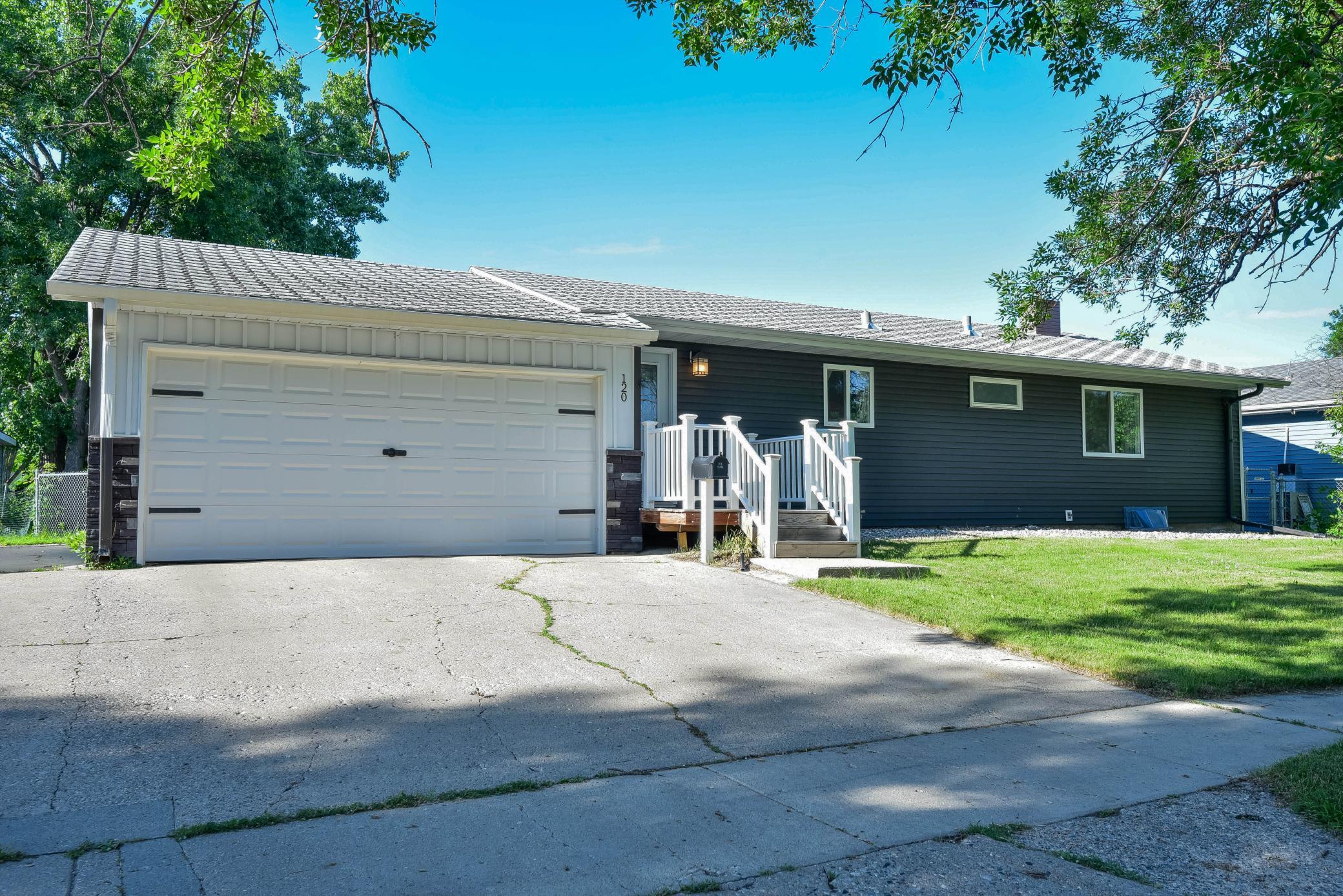 120 8th Avenue E Property Photo 2