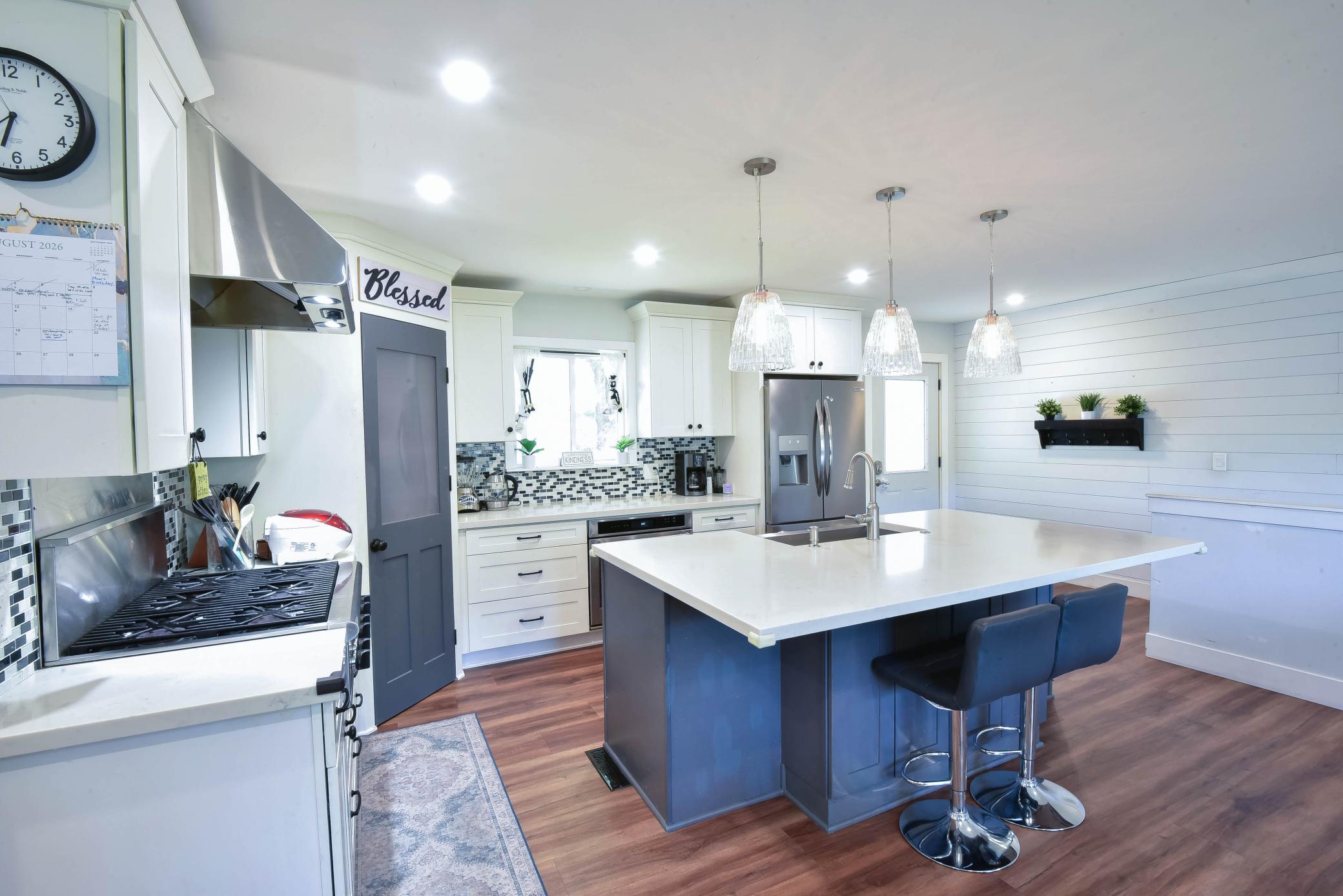 120 8th Avenue E Property Photo 6