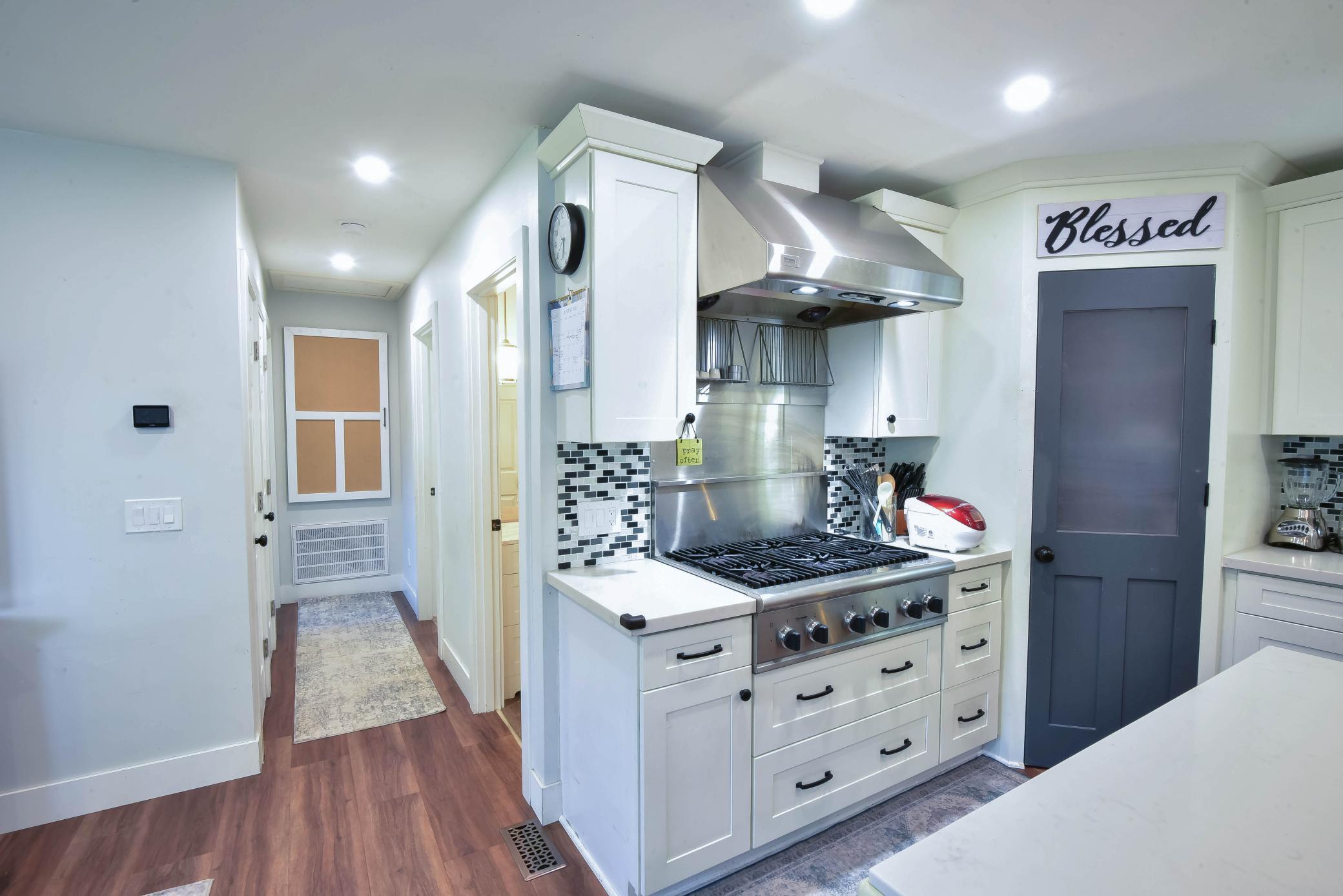 120 8th Avenue E Property Photo 7
