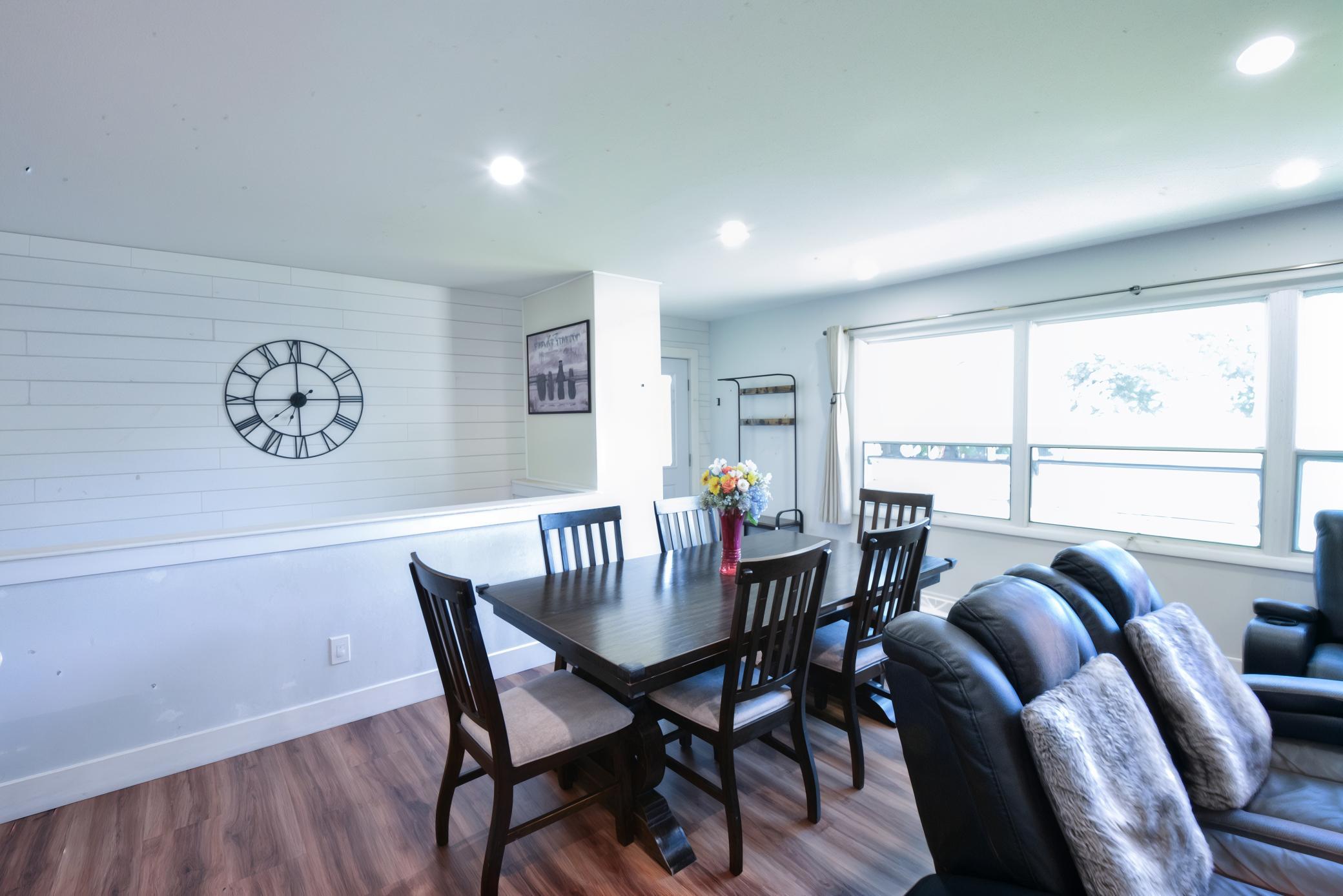 120 8th Avenue E Property Photo 9
