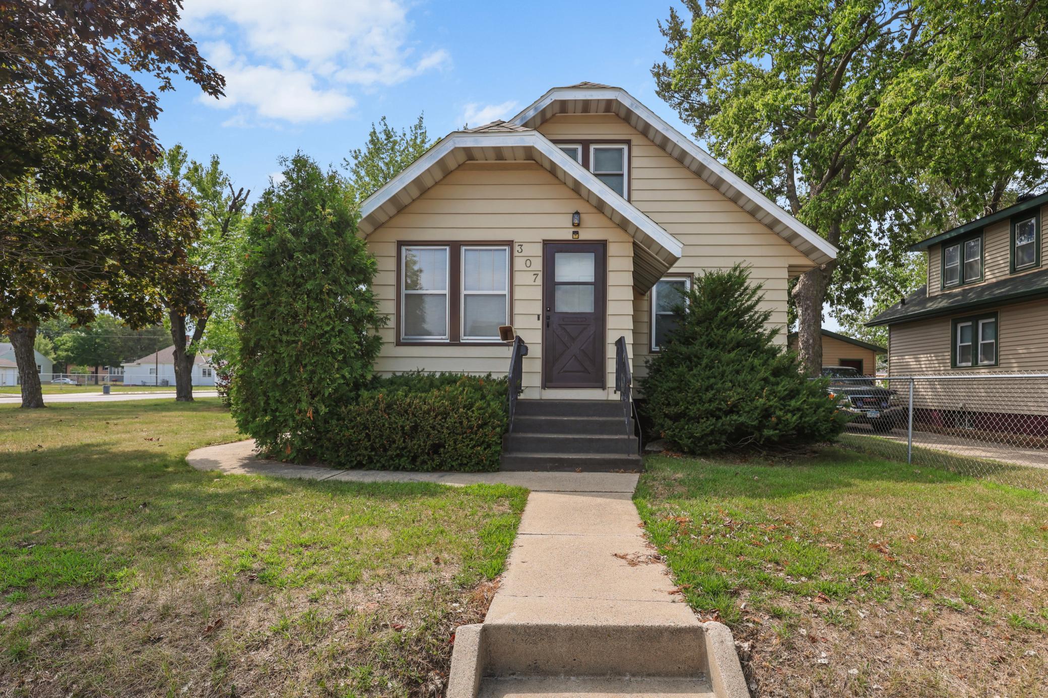 307 23rd Avenue N Property Photo 1