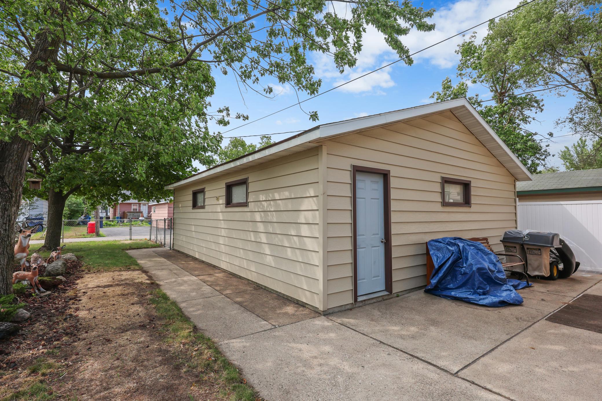 307 23rd Avenue N Property Photo 3