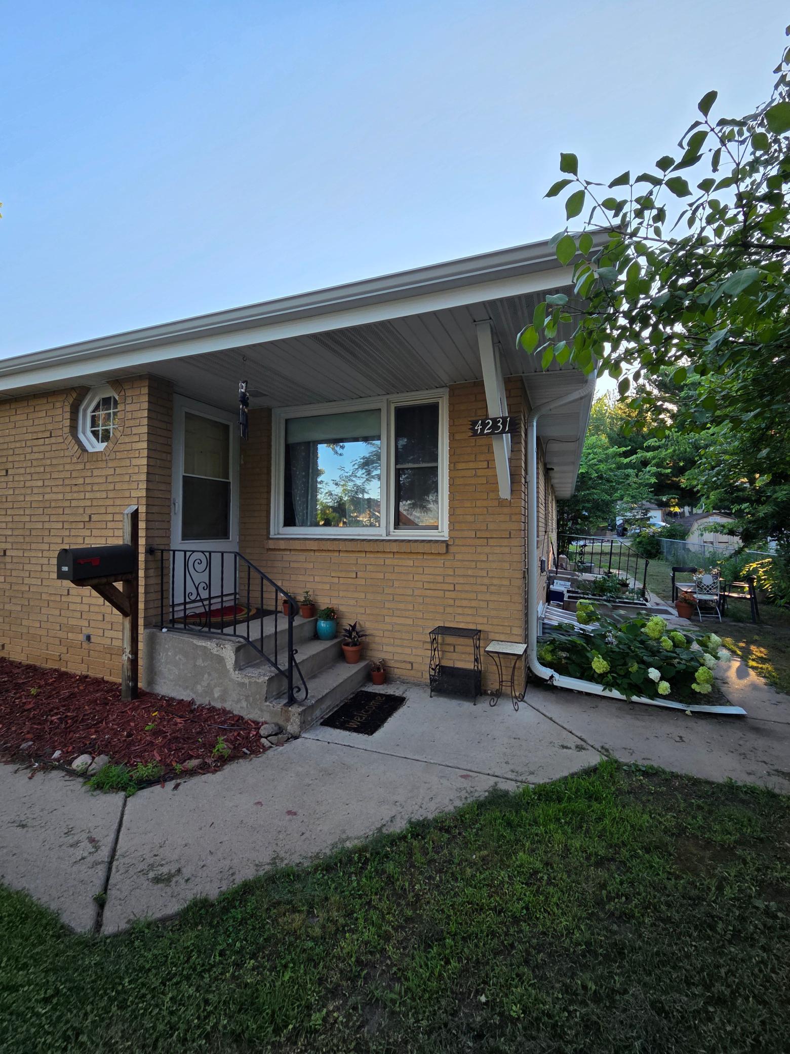 4229 Unity Avenue N Property Photo 1