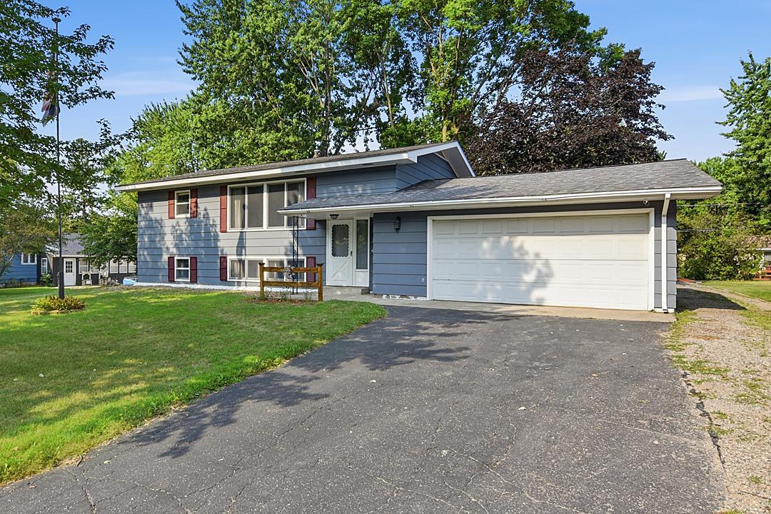 967 6th Avenue N Property Photo 1