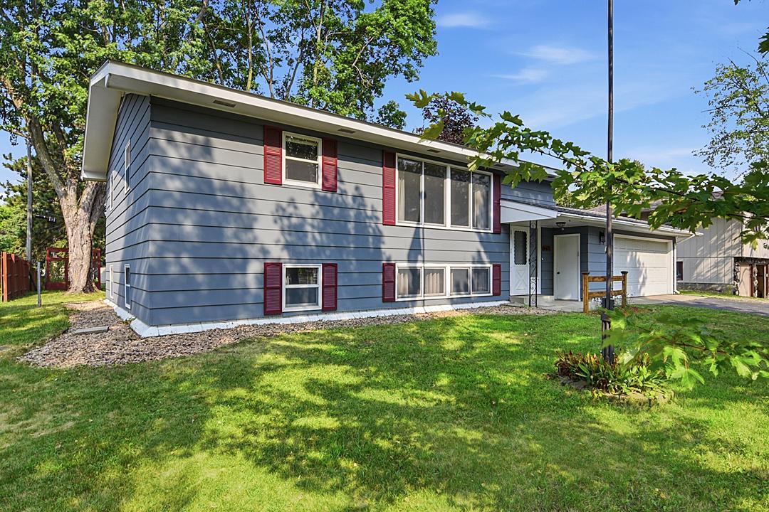 967 6th Avenue N Property Photo 3