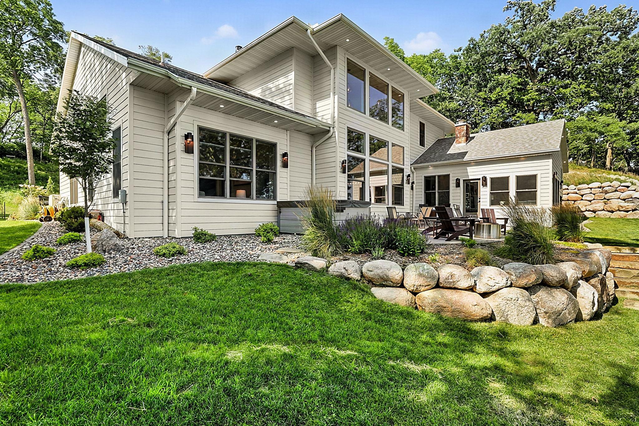 8995 N Shore Drive Property Photo 4