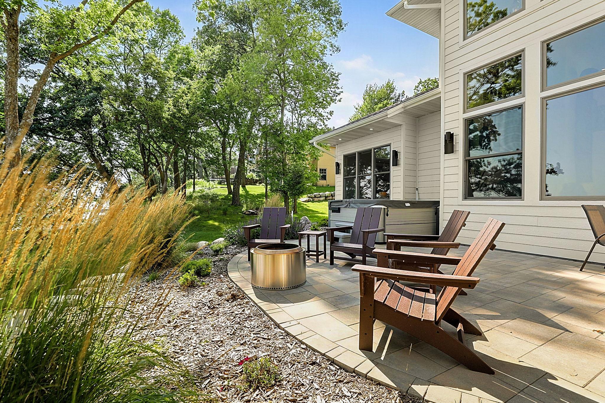 8995 N Shore Drive Property Photo 6