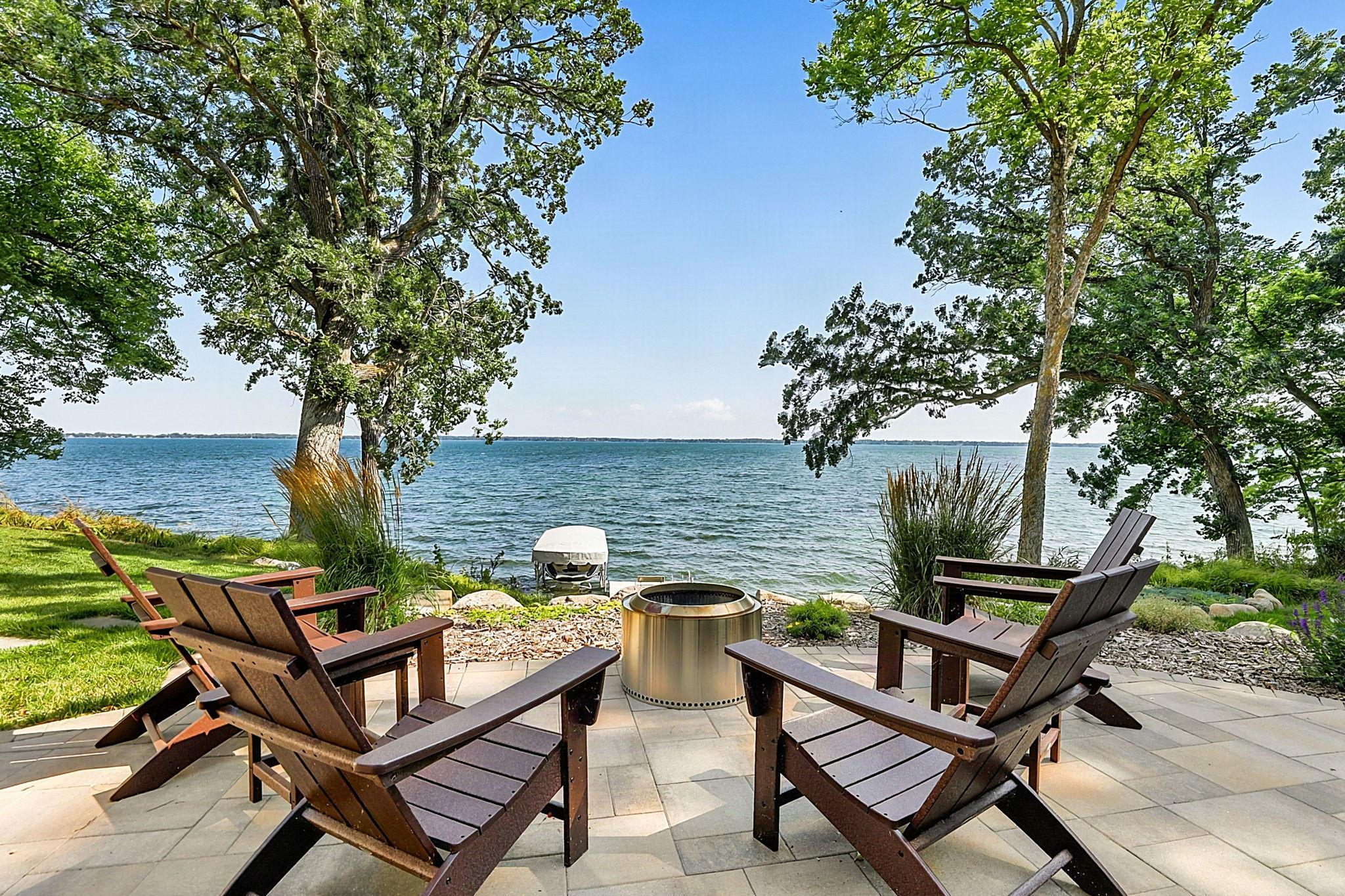 8995 N Shore Drive Property Photo 7