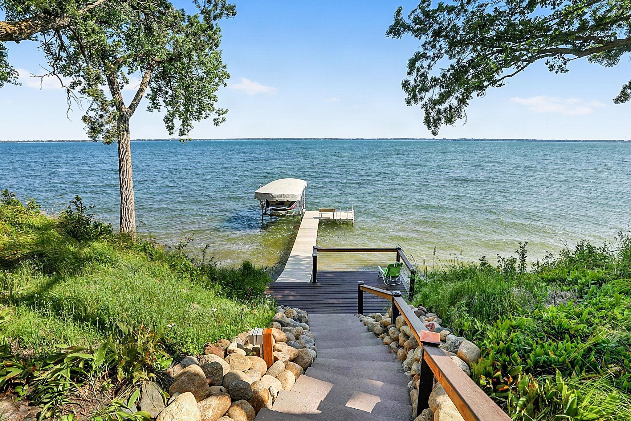 8995 N Shore Drive Property Photo 8