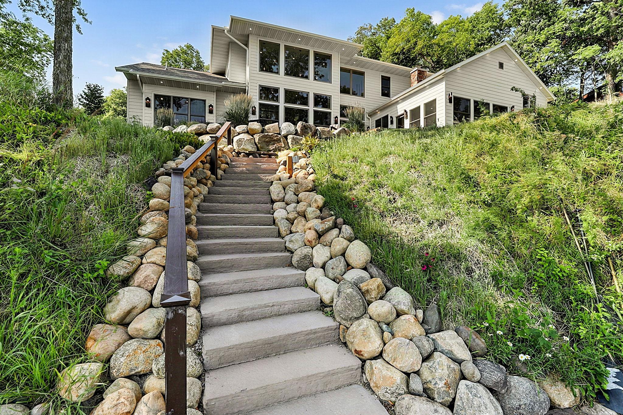 8995 N Shore Drive Property Photo 10