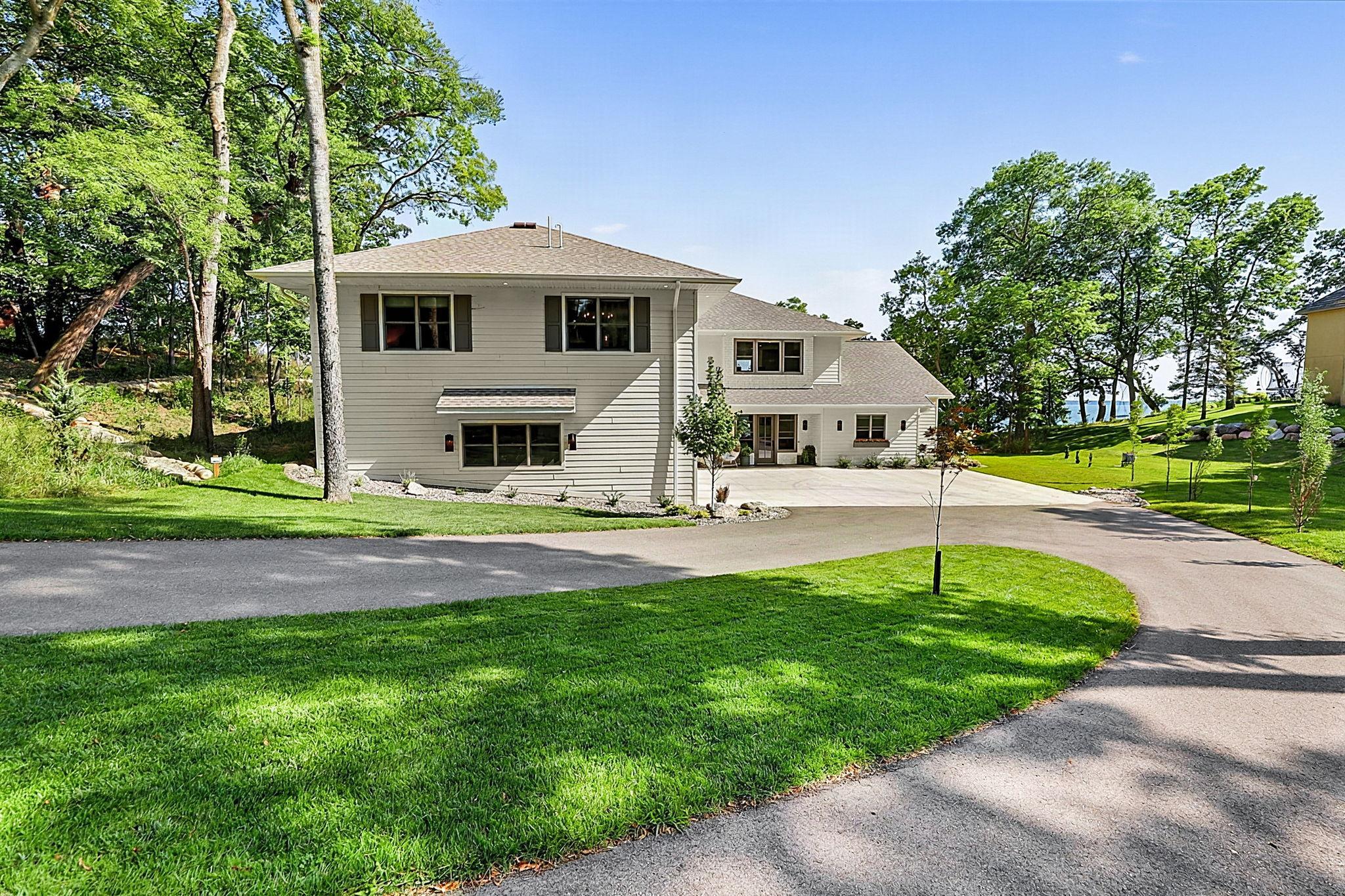 8995 N Shore Drive Property Photo 12