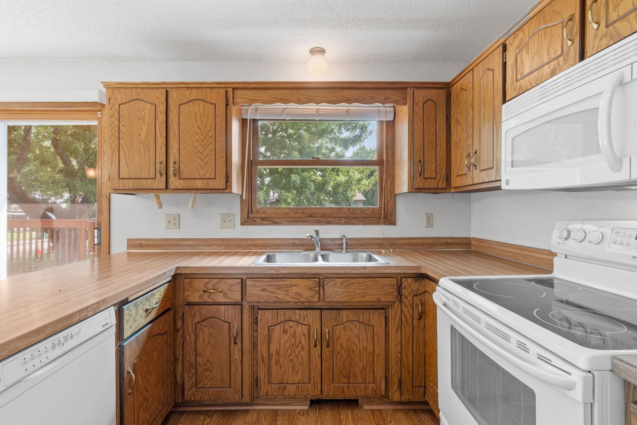 3501 84th Circle N Property Photo 6