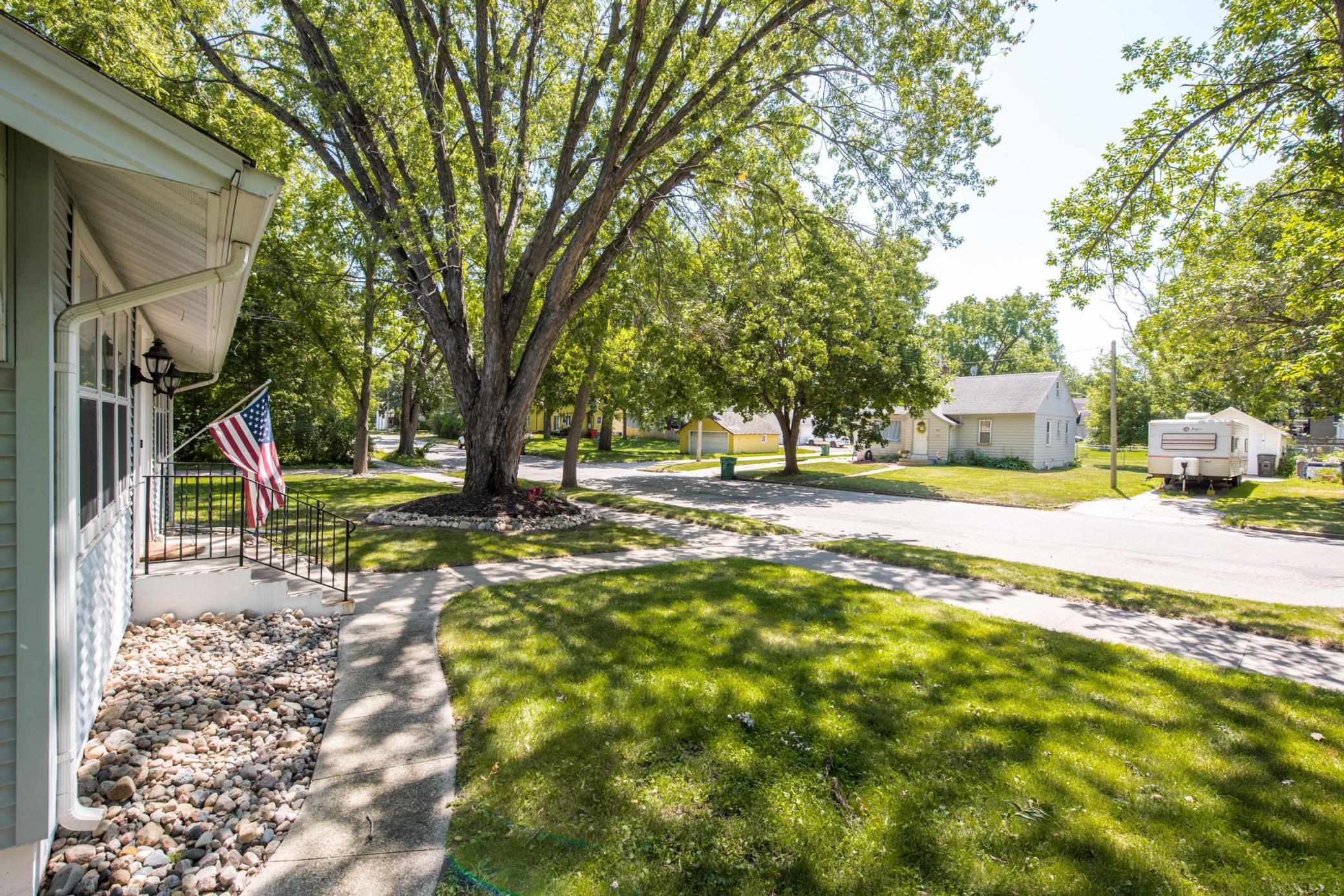 305 8th Avenue E Property Photo 2