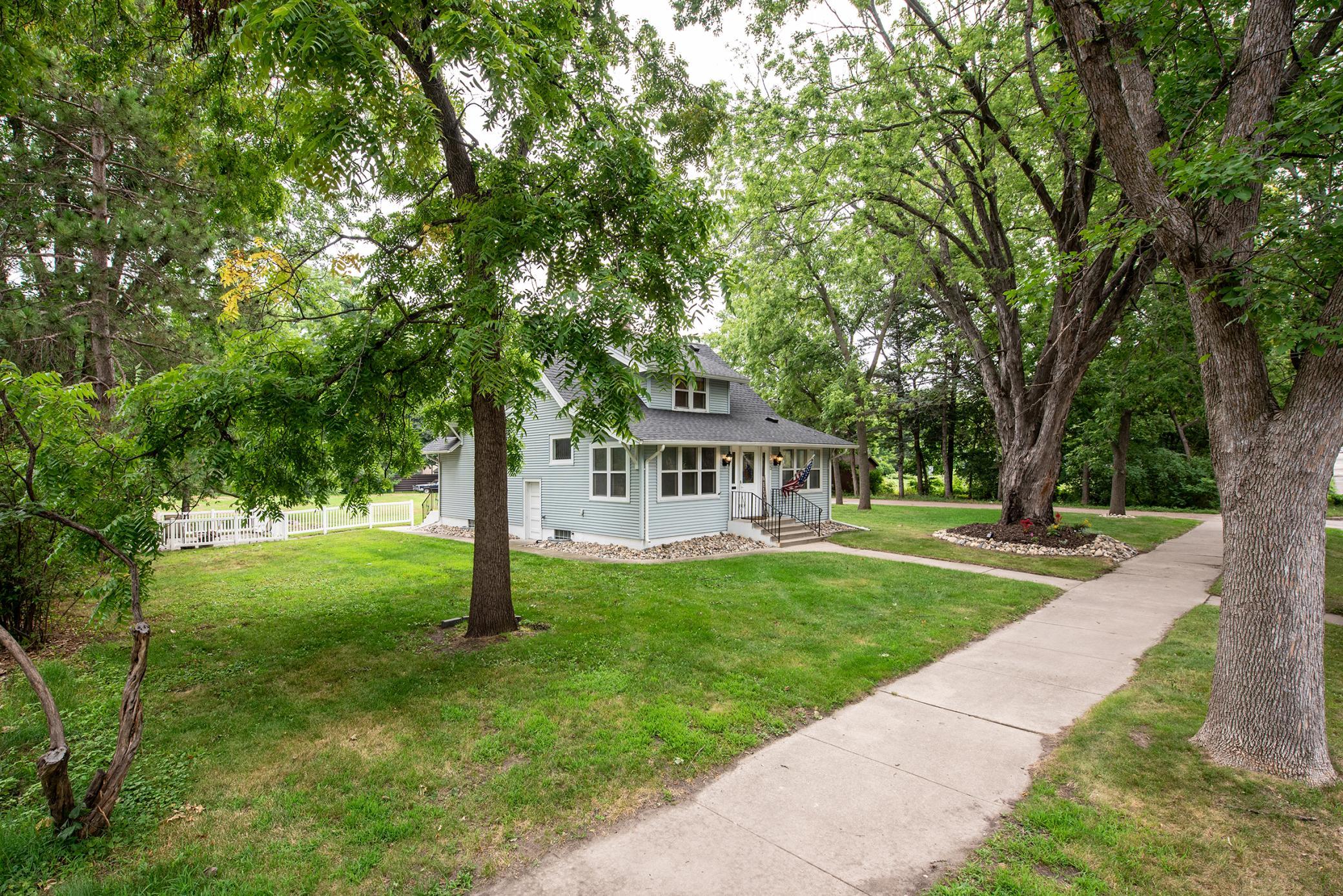 305 8th Avenue E Property Photo 3