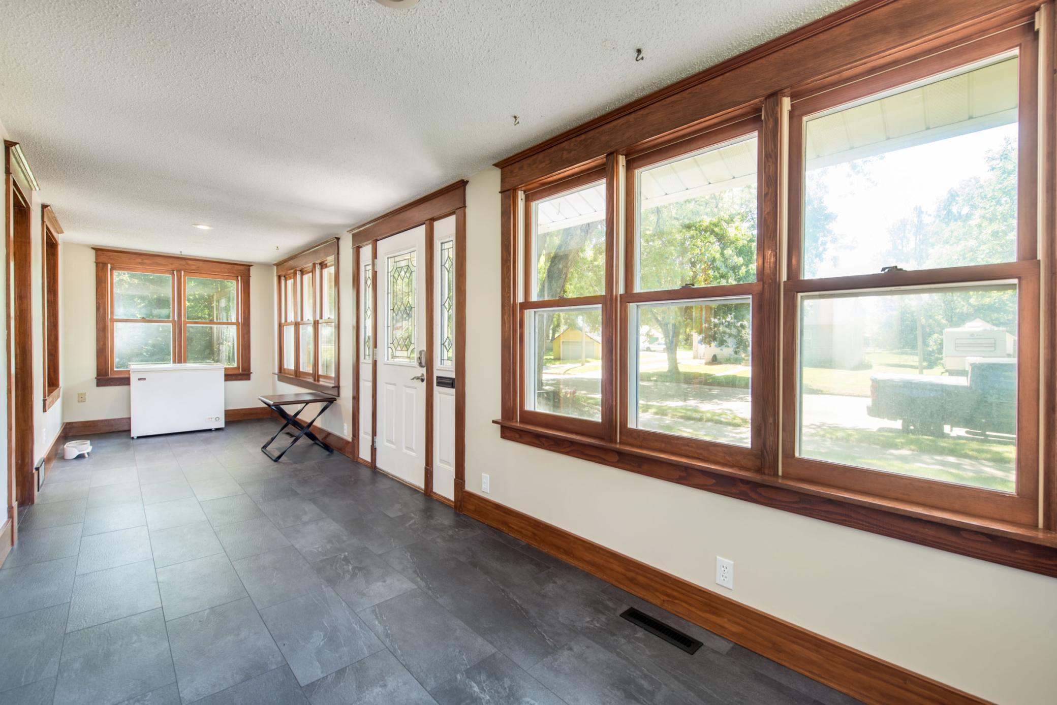 305 8th Avenue E Property Photo 5