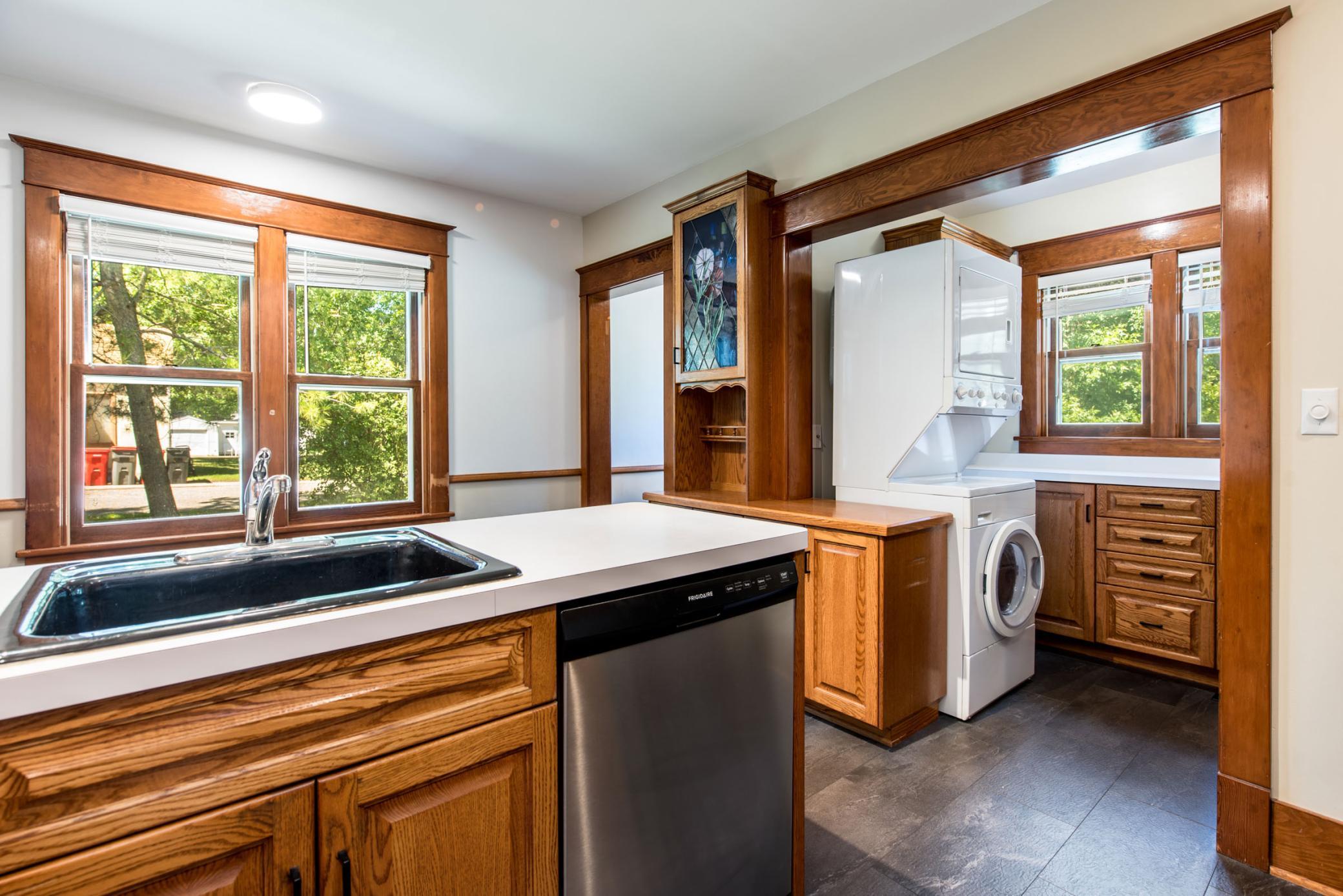 305 8th Avenue E Property Photo 14