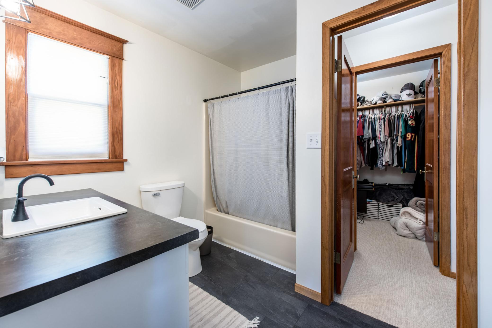 305 8th Avenue E Property Photo 16