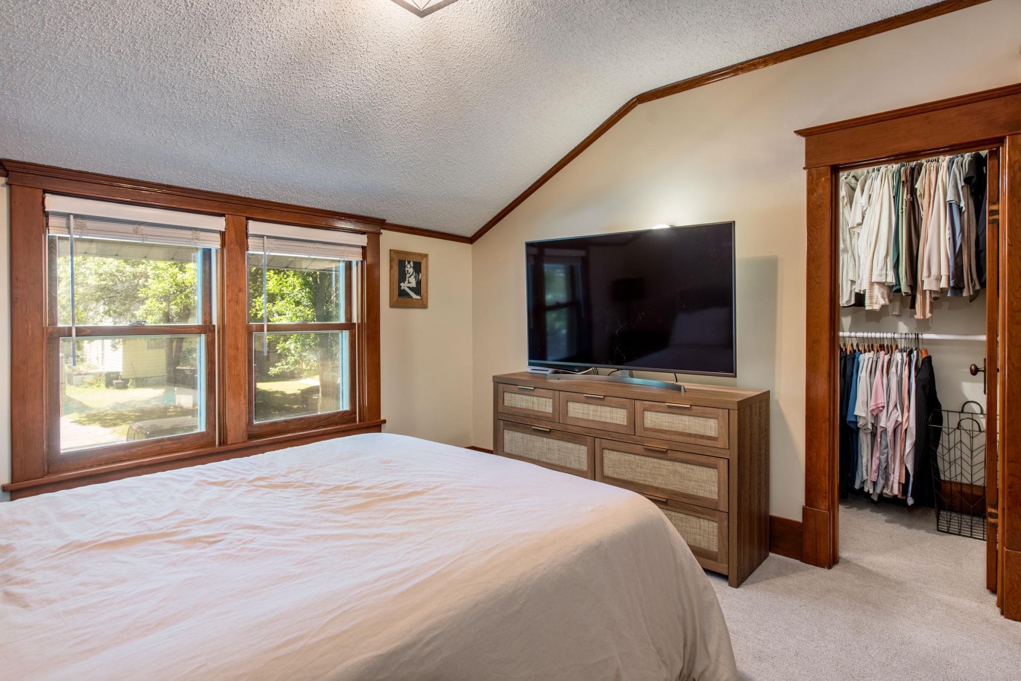305 8th Avenue E Property Photo 21