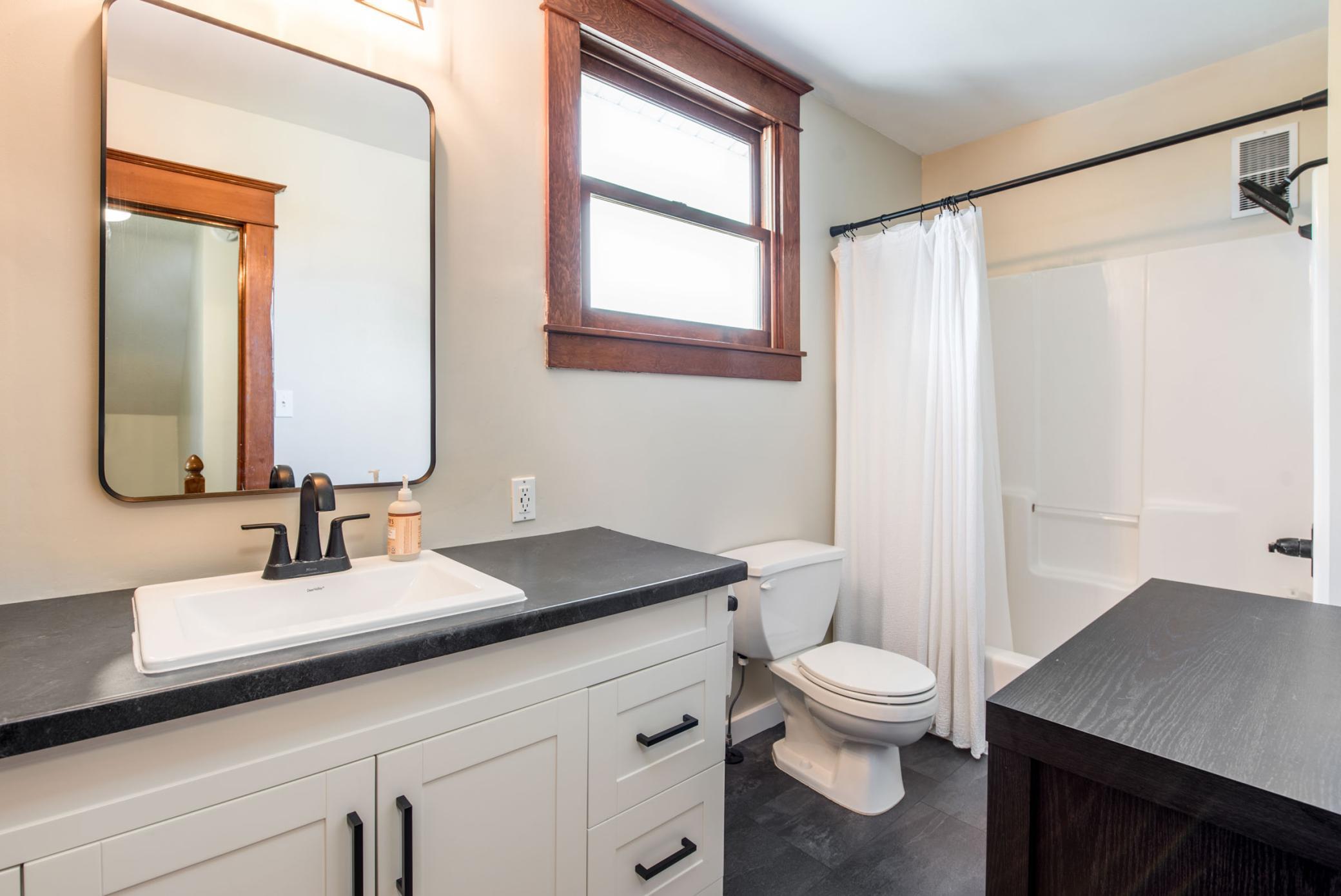 305 8th Avenue E Property Photo 23