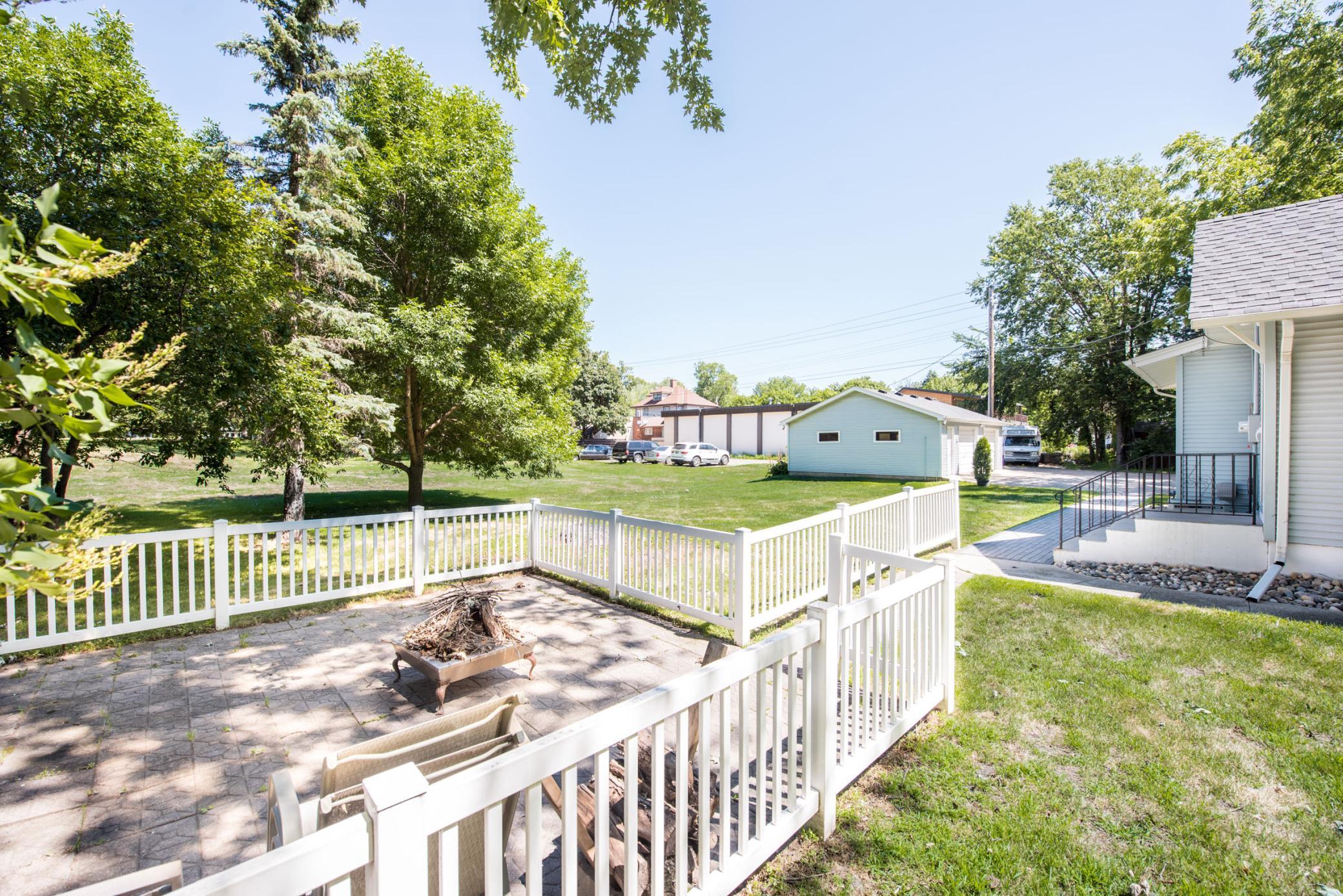 305 8th Avenue E Property Photo 27