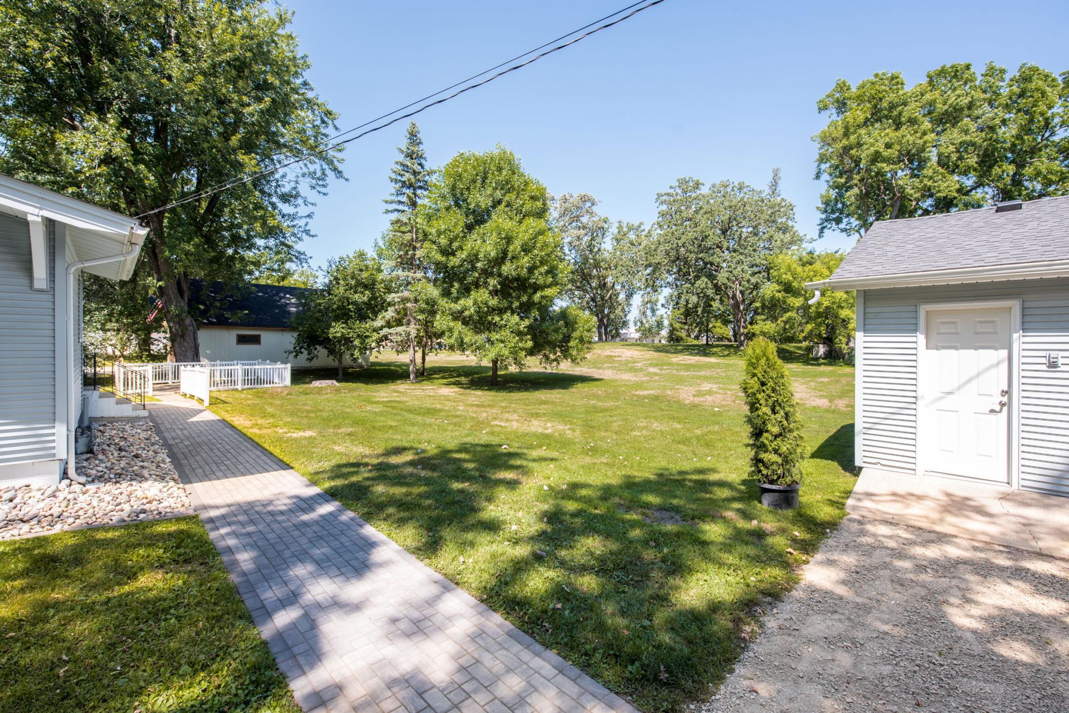 305 8th Avenue E Property Photo 29