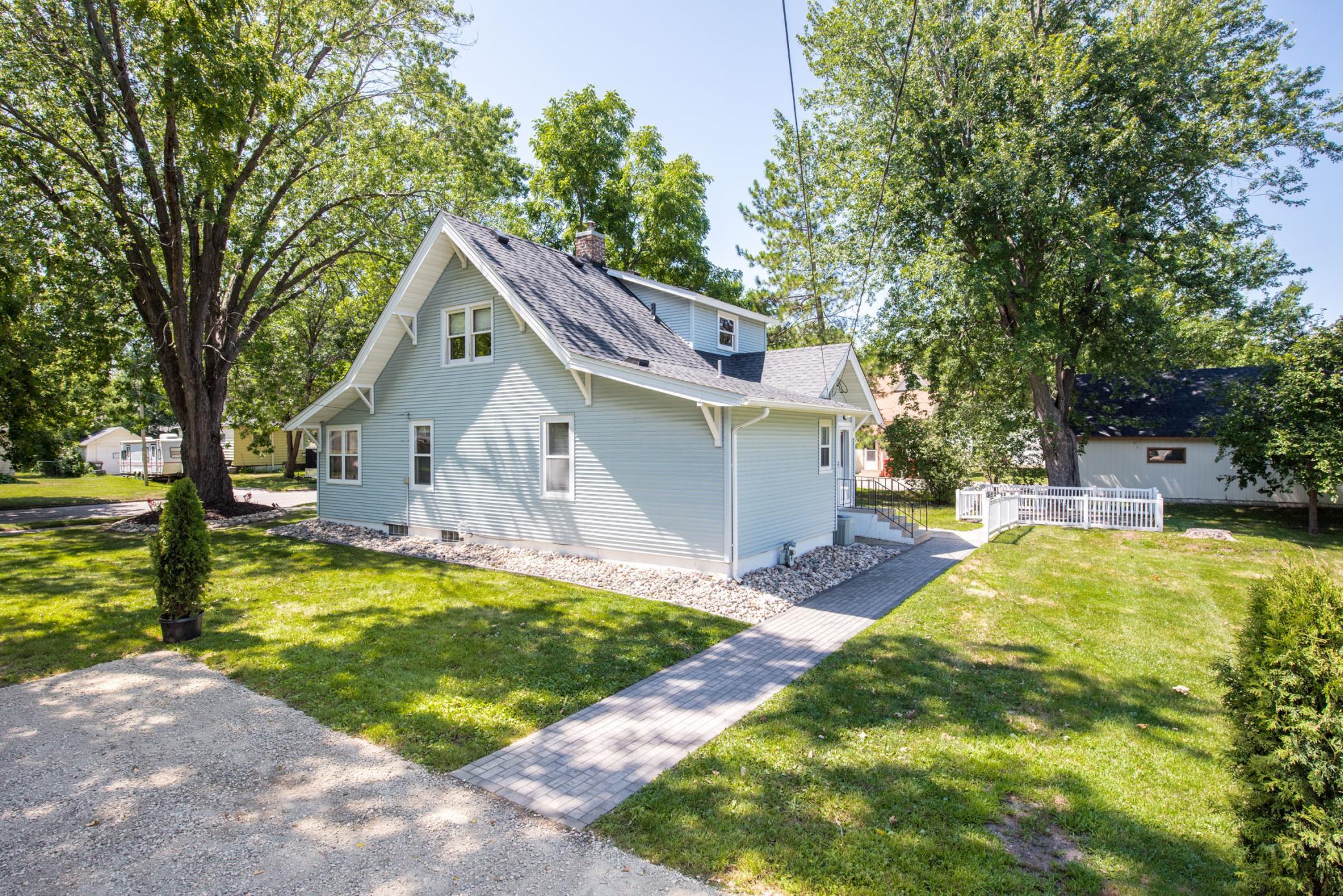 305 8th Avenue E Property Photo 30