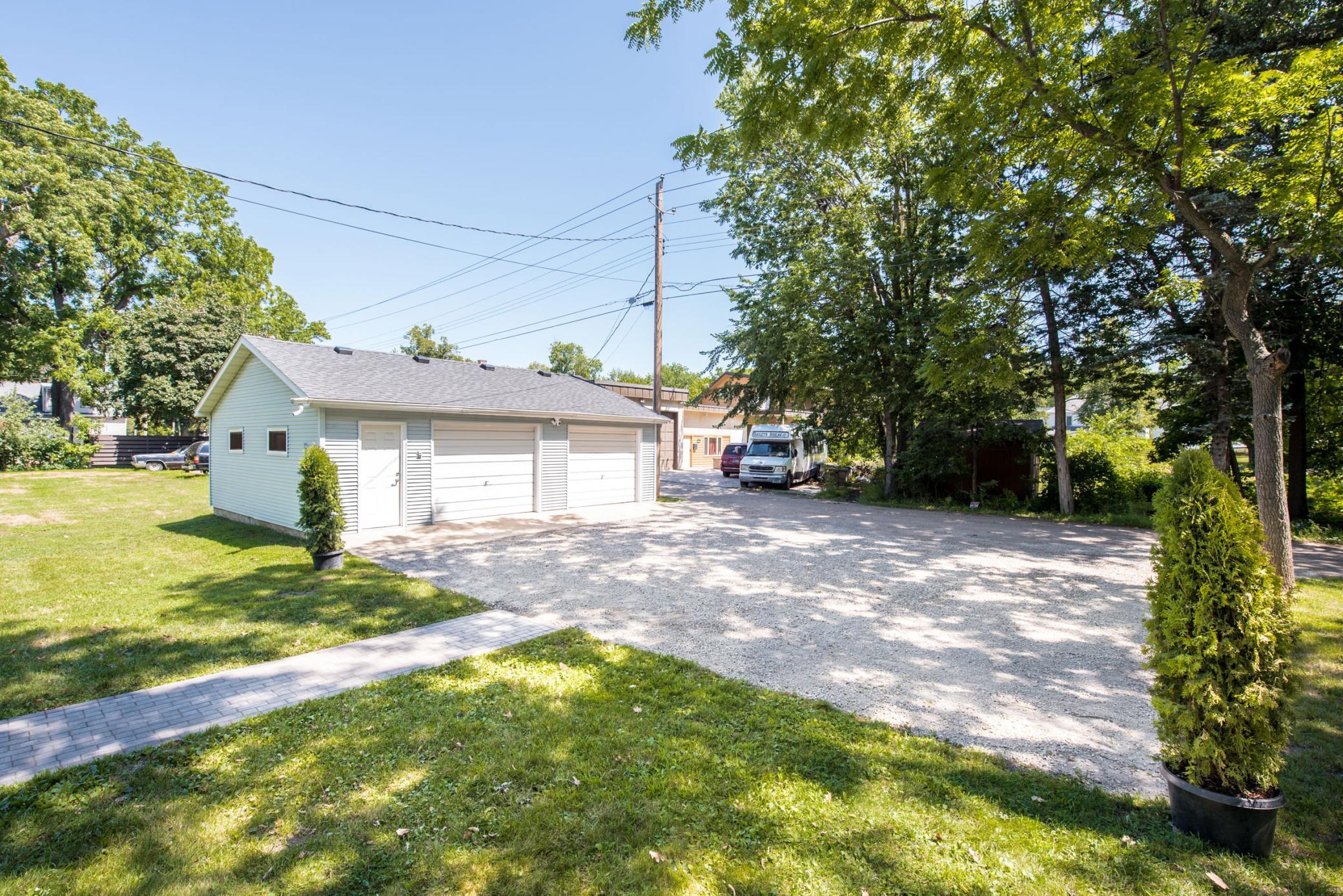 305 8th Avenue E Property Photo 31