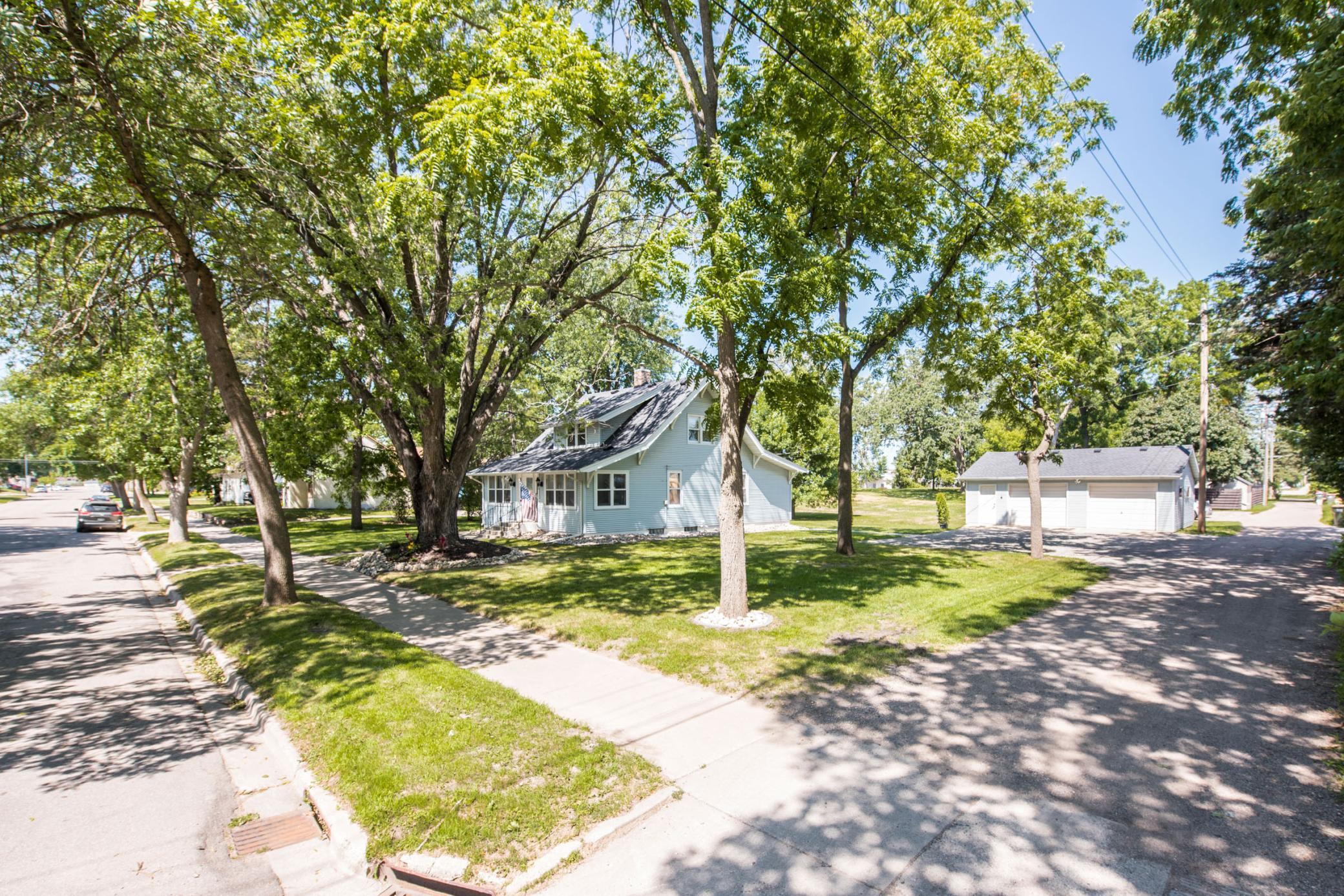 305 8th Avenue E Property Photo 32