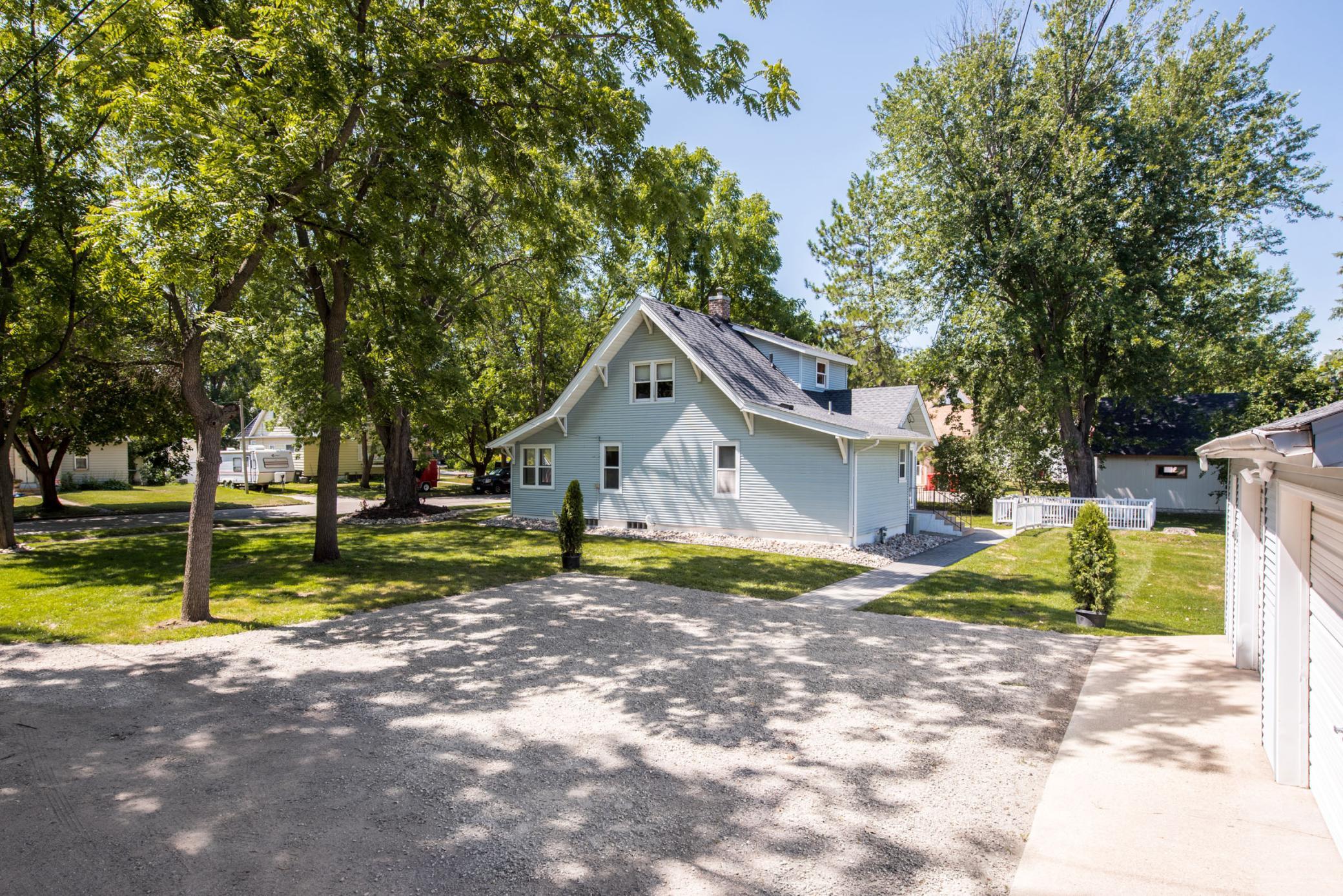 305 8th Avenue E Property Photo 35