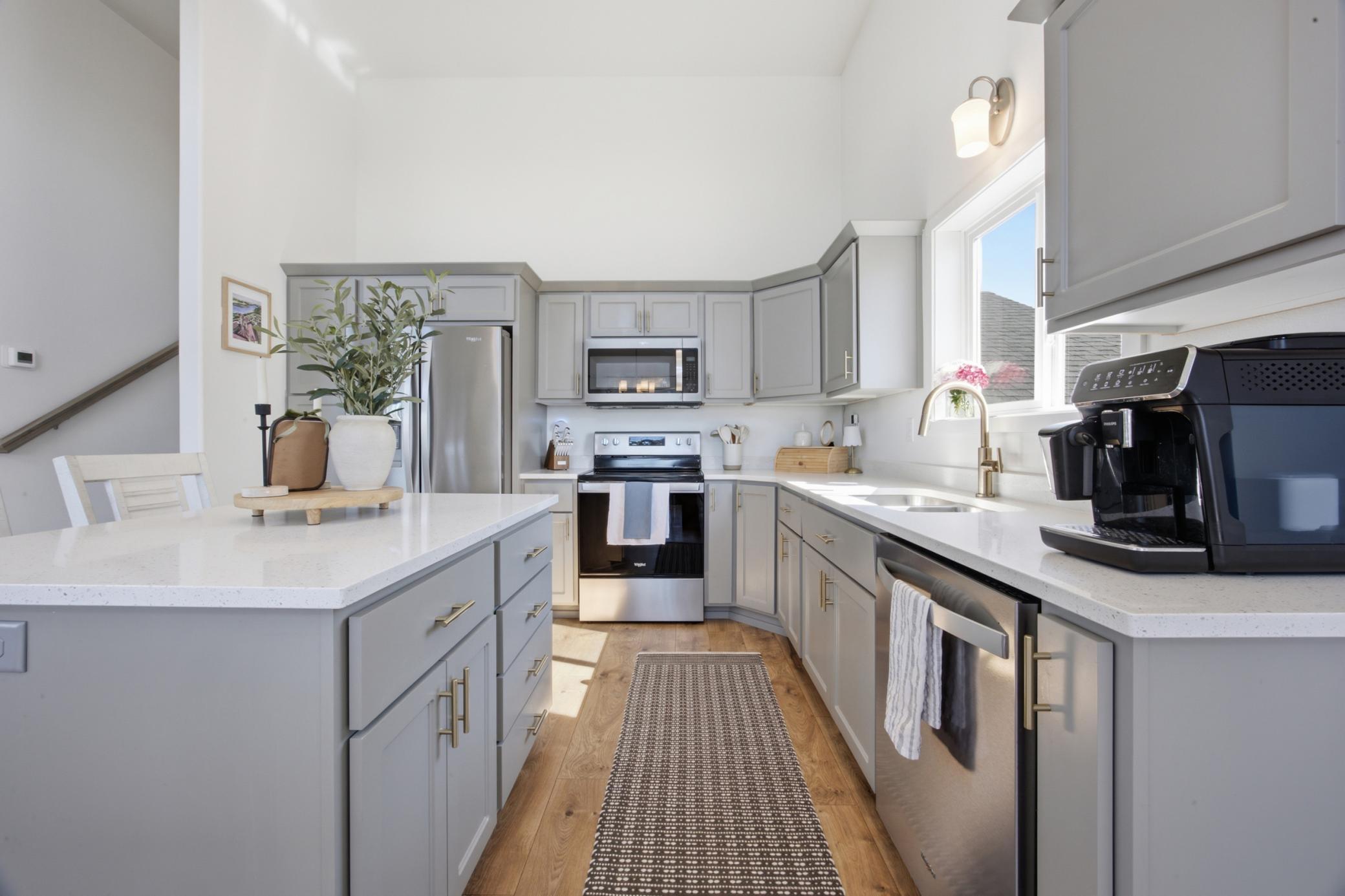 6684 Toronto Drive S Property Photo 8