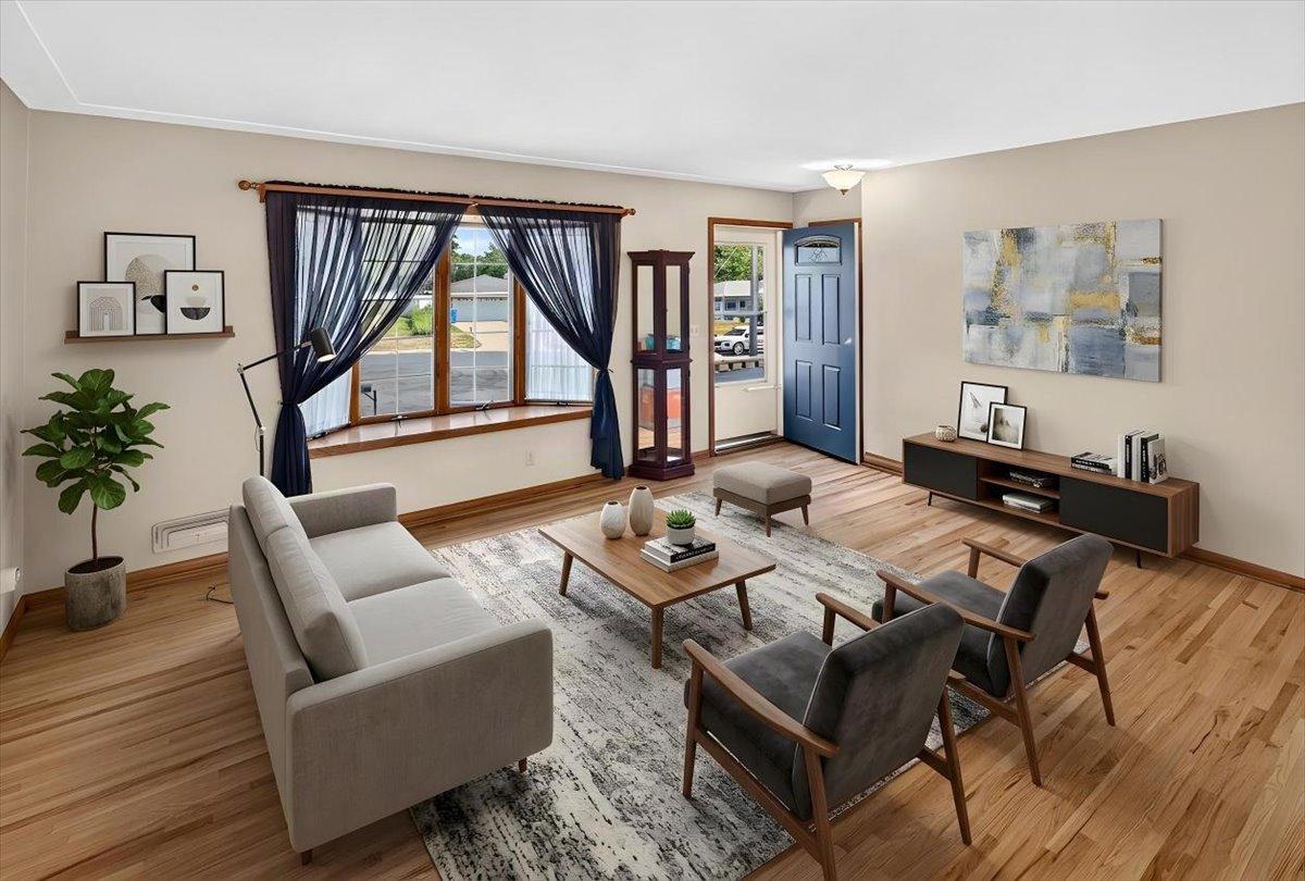 10707 Chowen Circle Property Photo 2