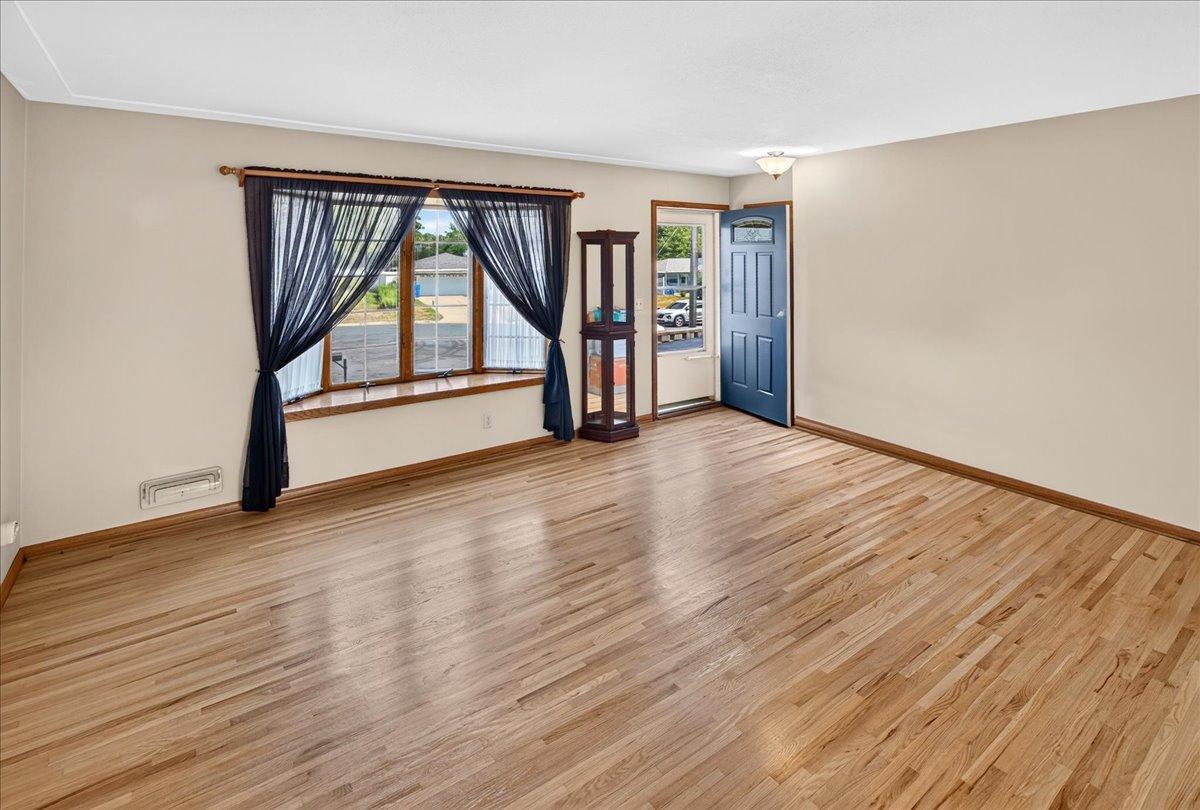 10707 Chowen Circle Property Photo 3