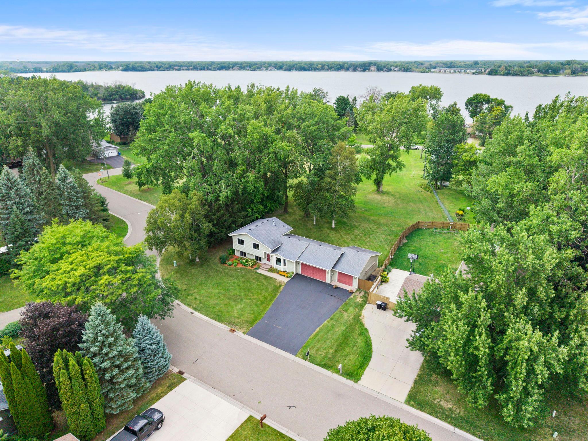 1555 Lamotte Circle Property Photo 1