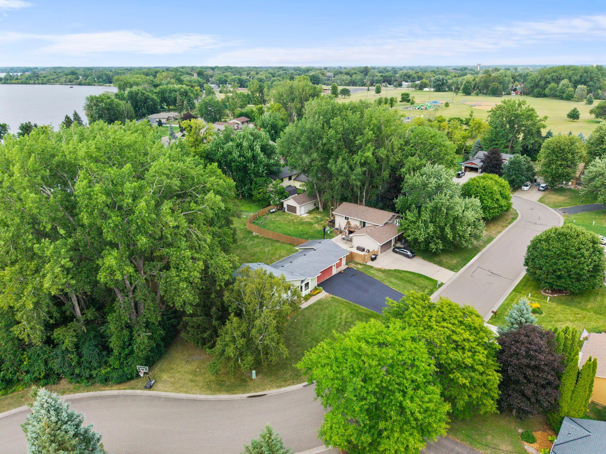 1555 Lamotte Circle Property Photo 2