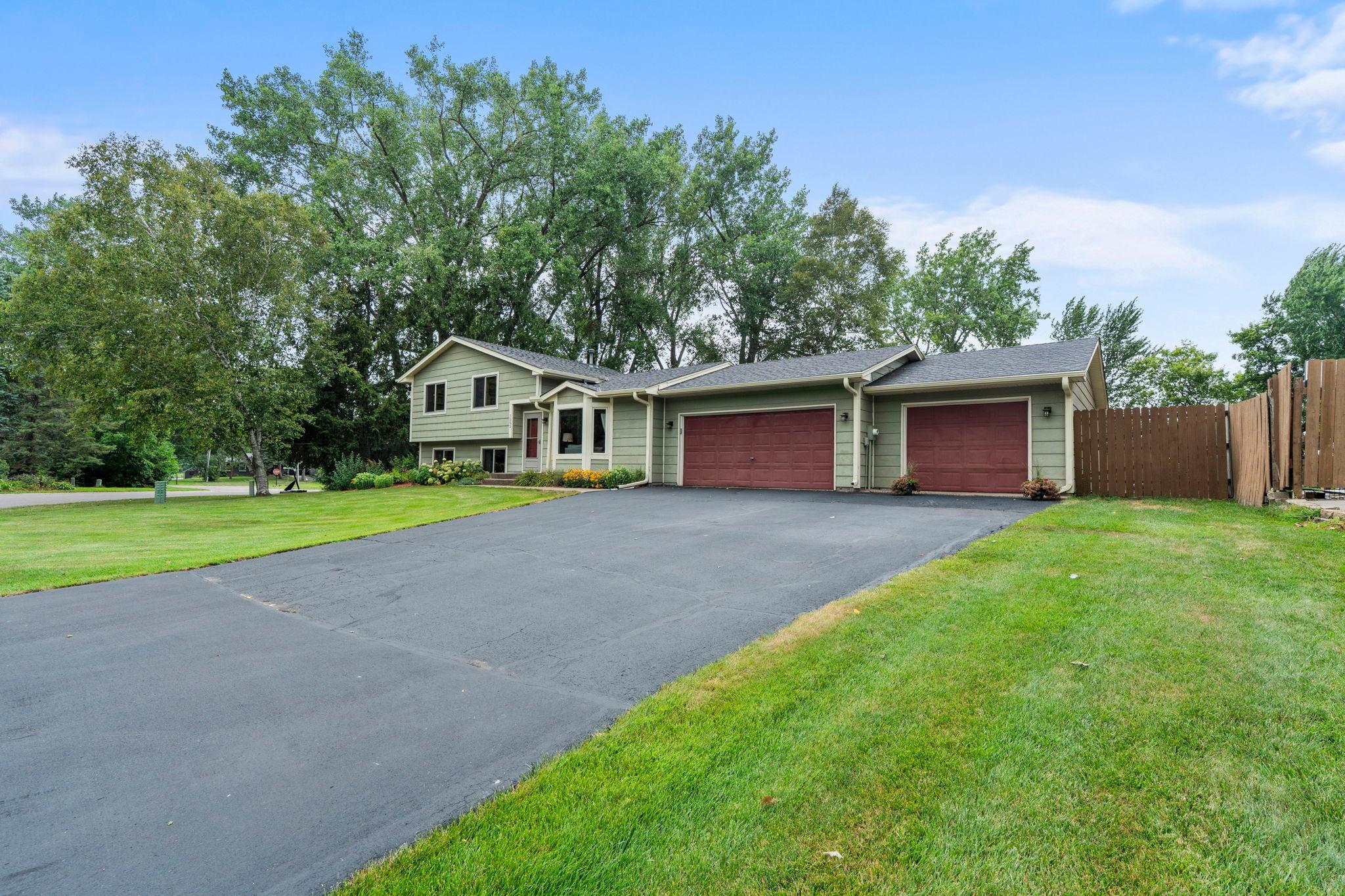 1555 Lamotte Circle Property Photo 4
